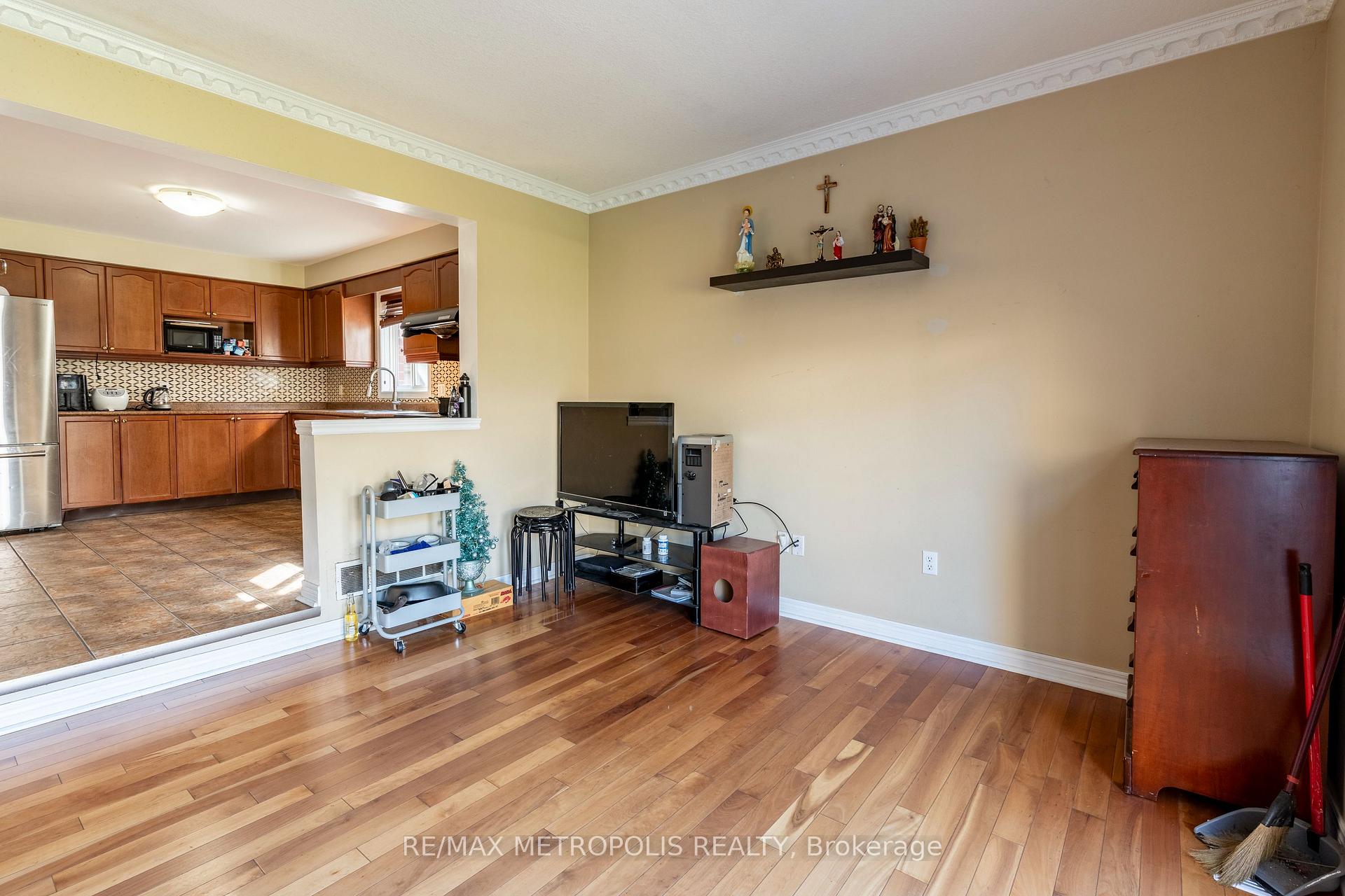 Photo 16 of 324 Colton Circle, Kitchener — HOMEH