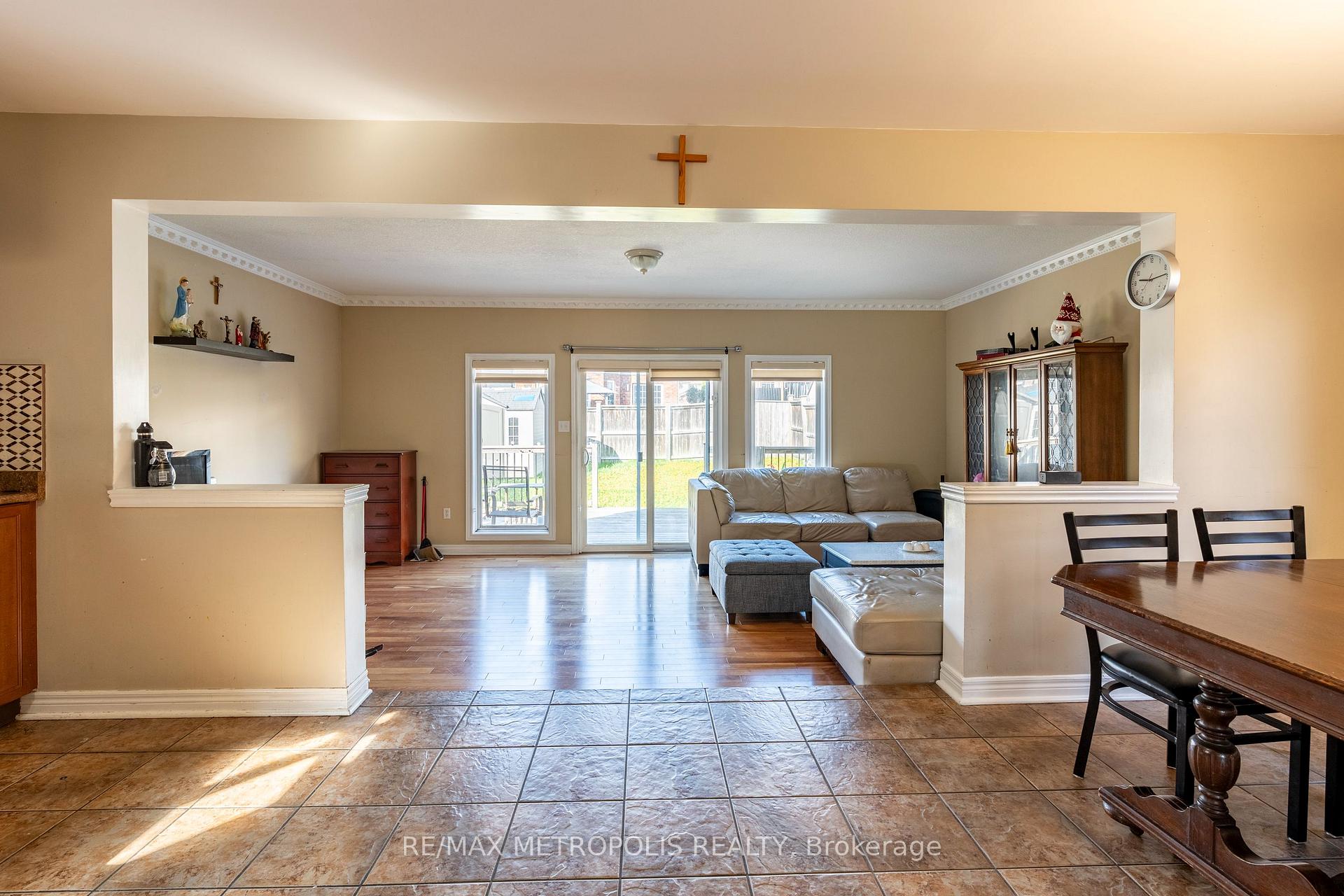 Photo 17 of 324 Colton Circle, Kitchener — HOMEH