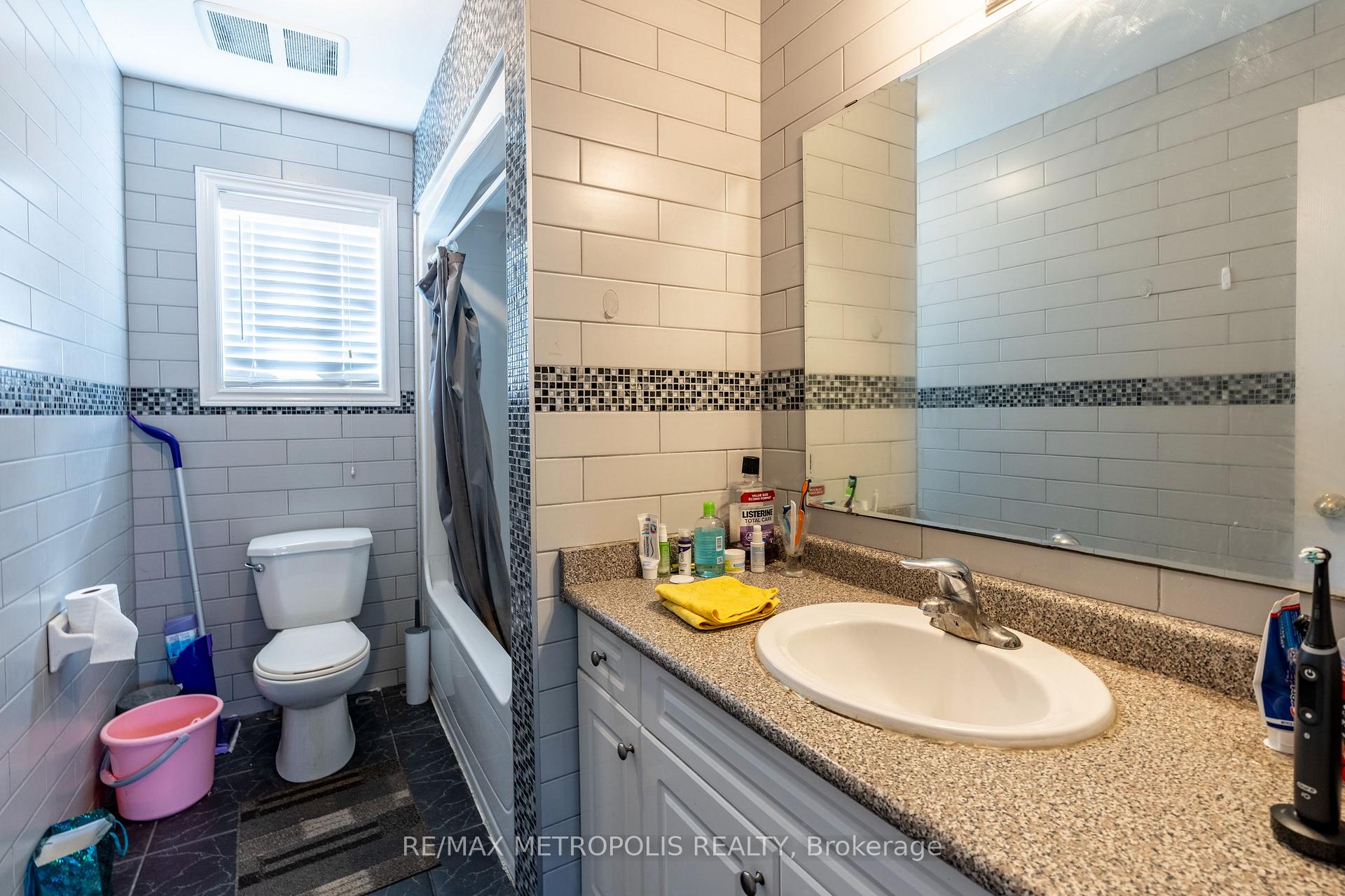 Photo 18 of 324 Colton Circle, Kitchener — HOMEH