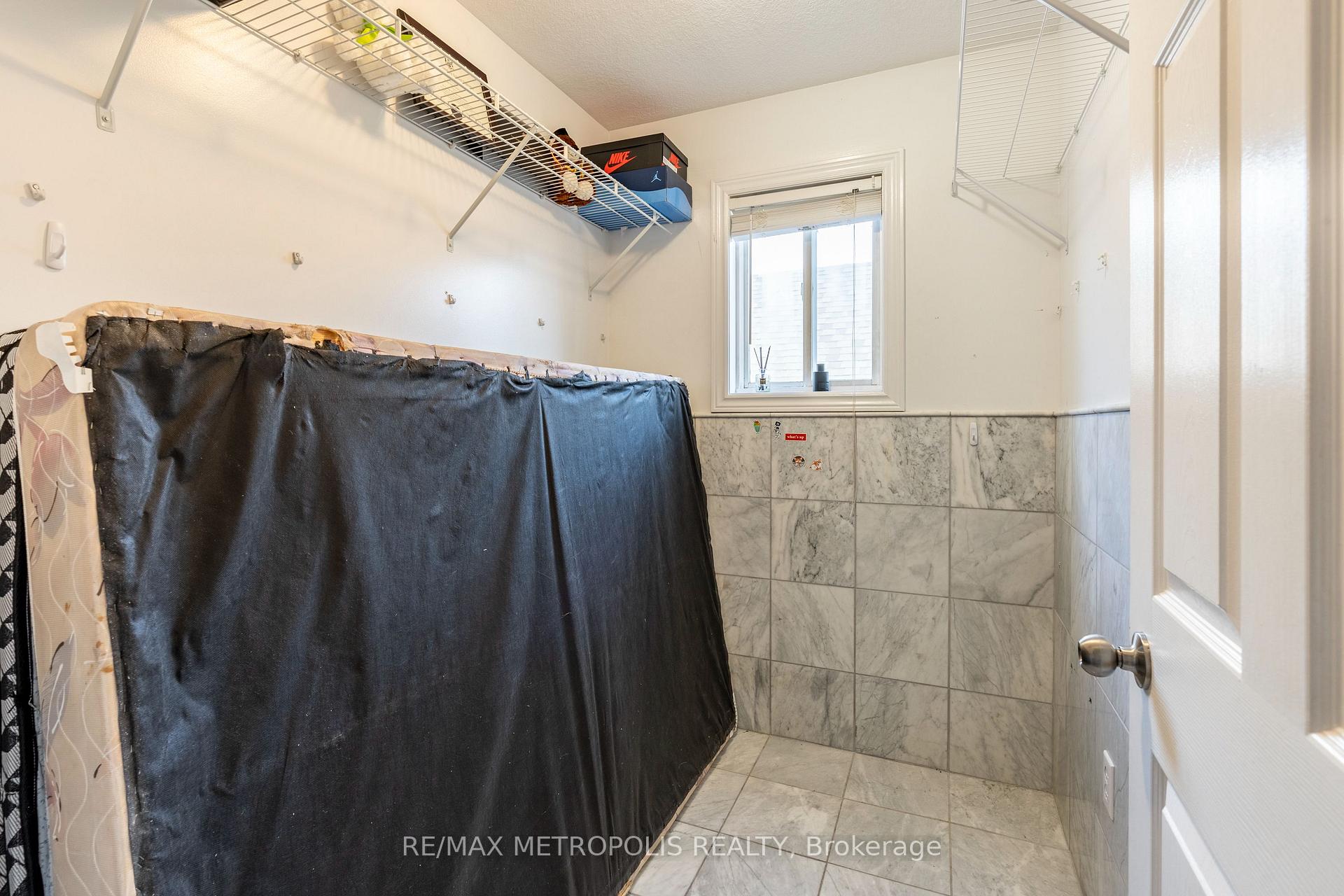 Photo 19 of 324 Colton Circle, Kitchener — HOMEH