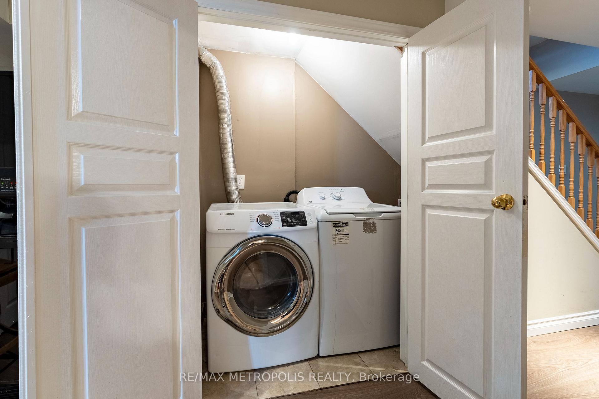 Photo 33 of 324 Colton Circle, Kitchener — HOMEH