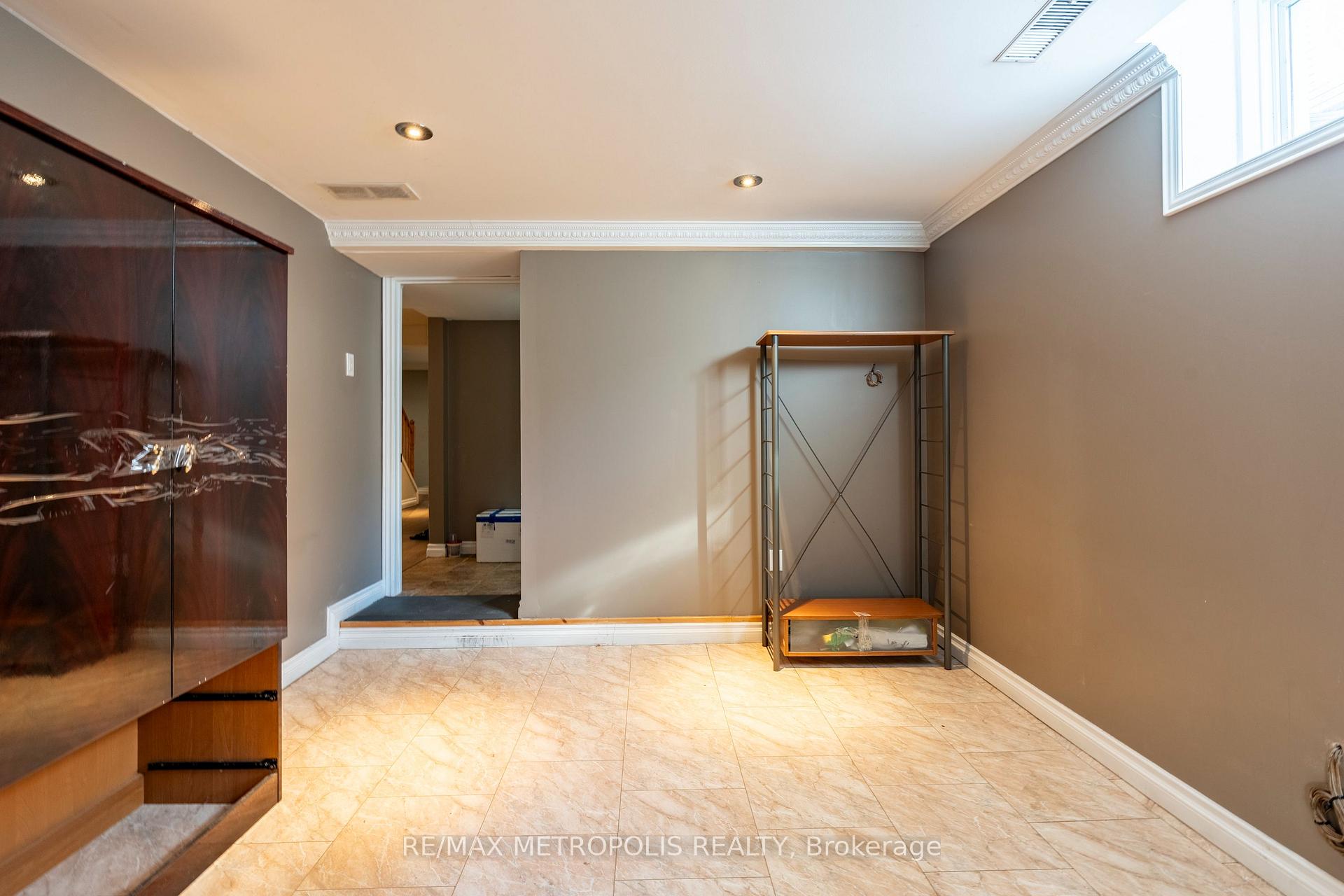 Photo 35 of 324 Colton Circle, Kitchener — HOMEH