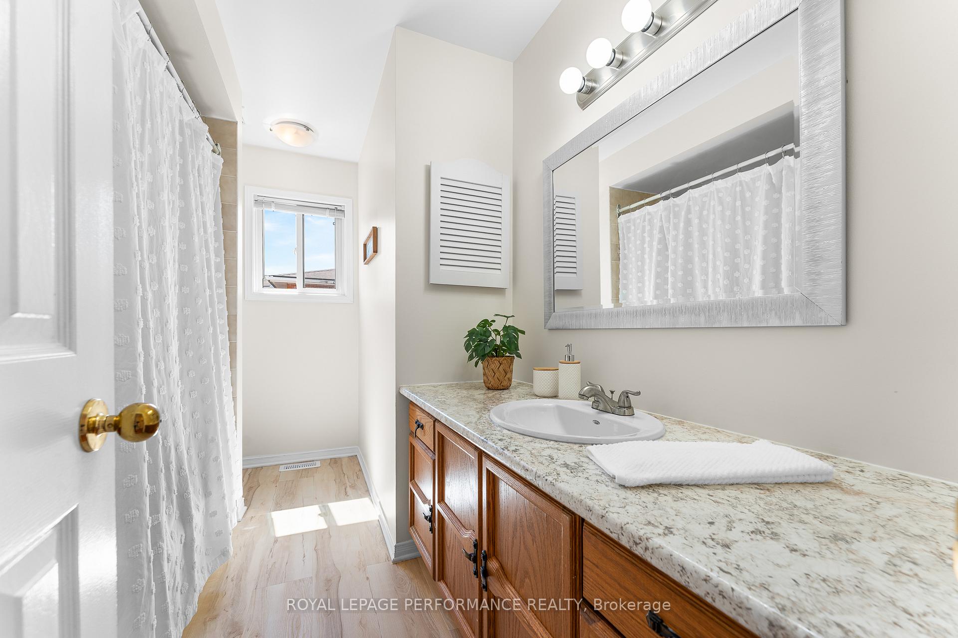 Photo 26 of 102 Shearer Crescent, Ottawa, Kanata - Katimavik — HOMEH