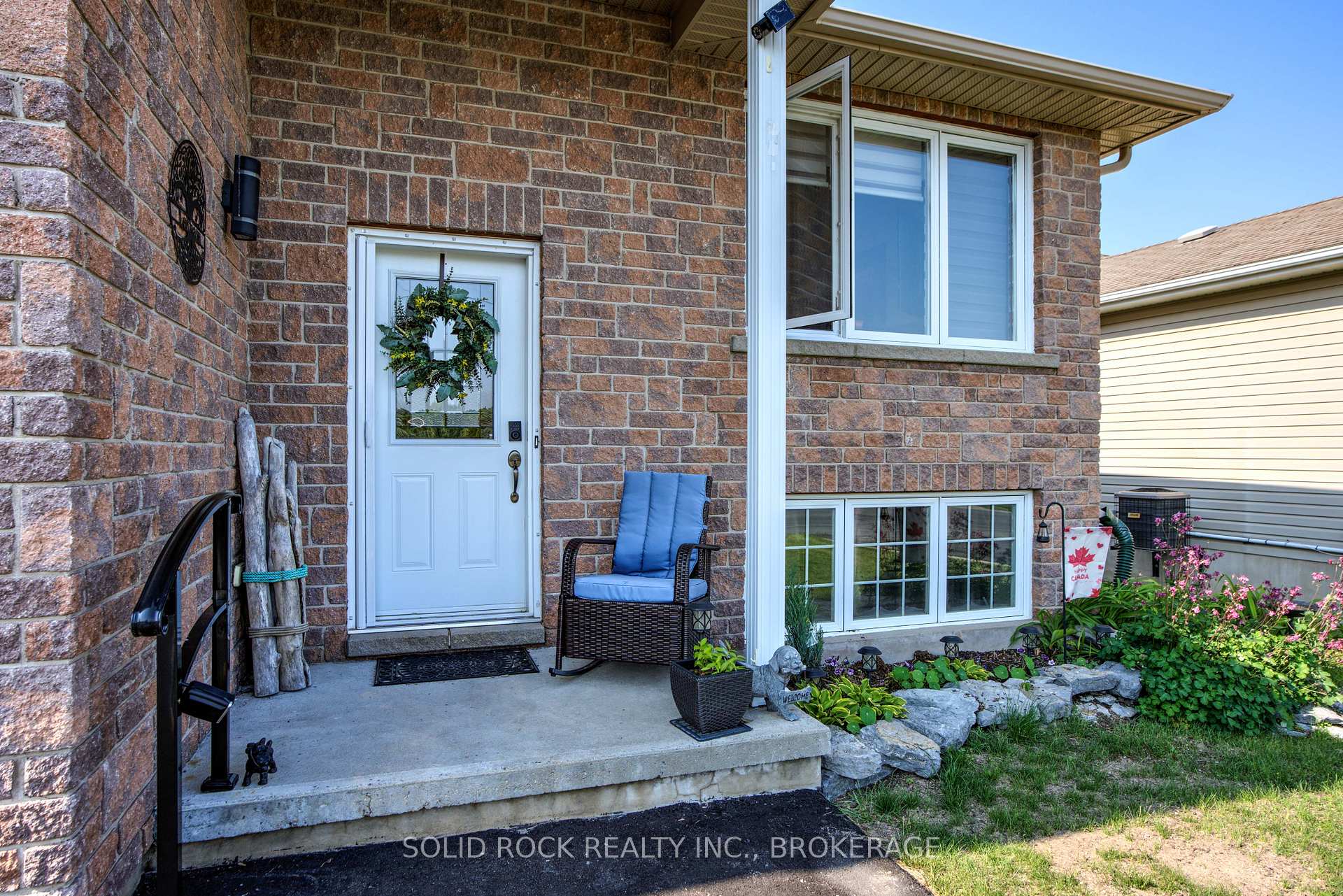 Photo 2 of 175 Kildare Avenue, Loyalist, Amherstview — HOMEH