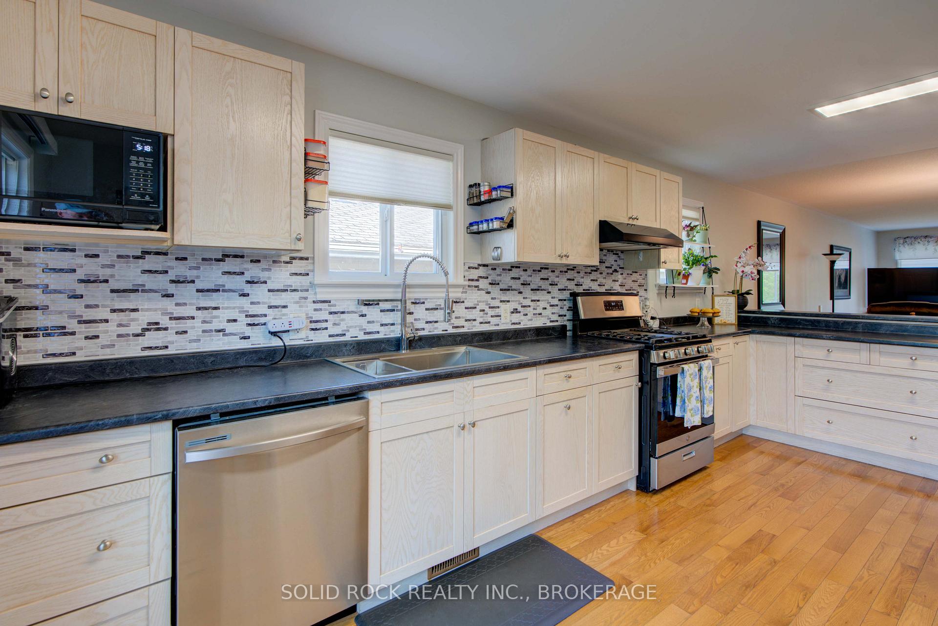 Photo 8 of 175 Kildare Avenue, Loyalist, Amherstview — HOMEH