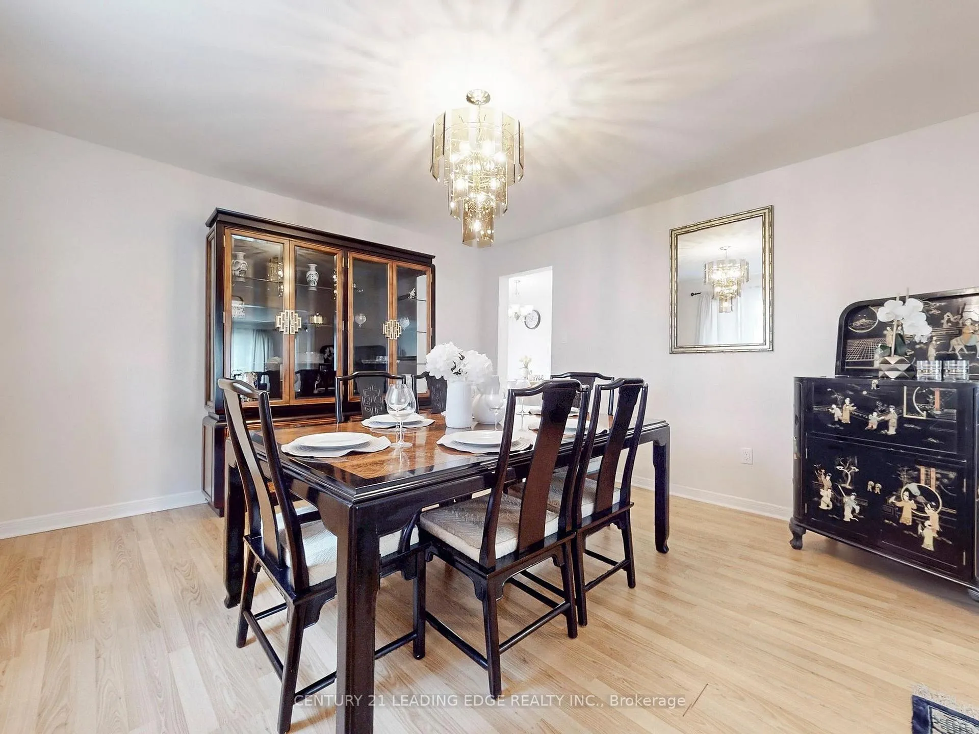 Photo 8 of 547 Village Parkway, Markham, Unionville — HOMEH