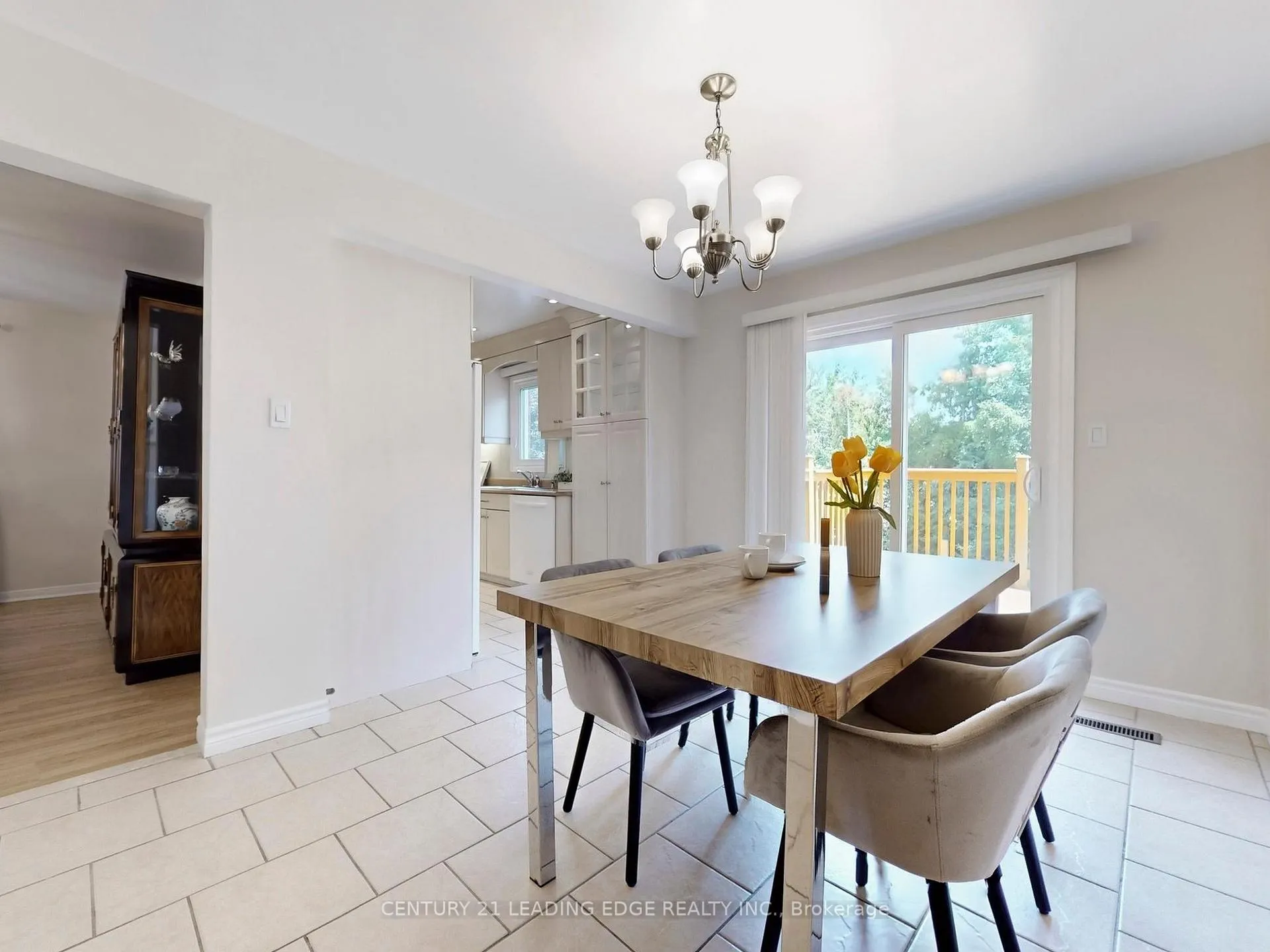 Photo 14 of 547 Village Parkway, Markham, Unionville — HOMEH