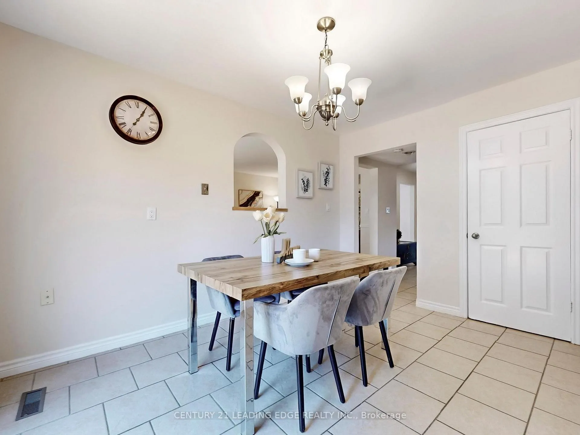 Photo 15 of 547 Village Parkway, Markham, Unionville — HOMEH