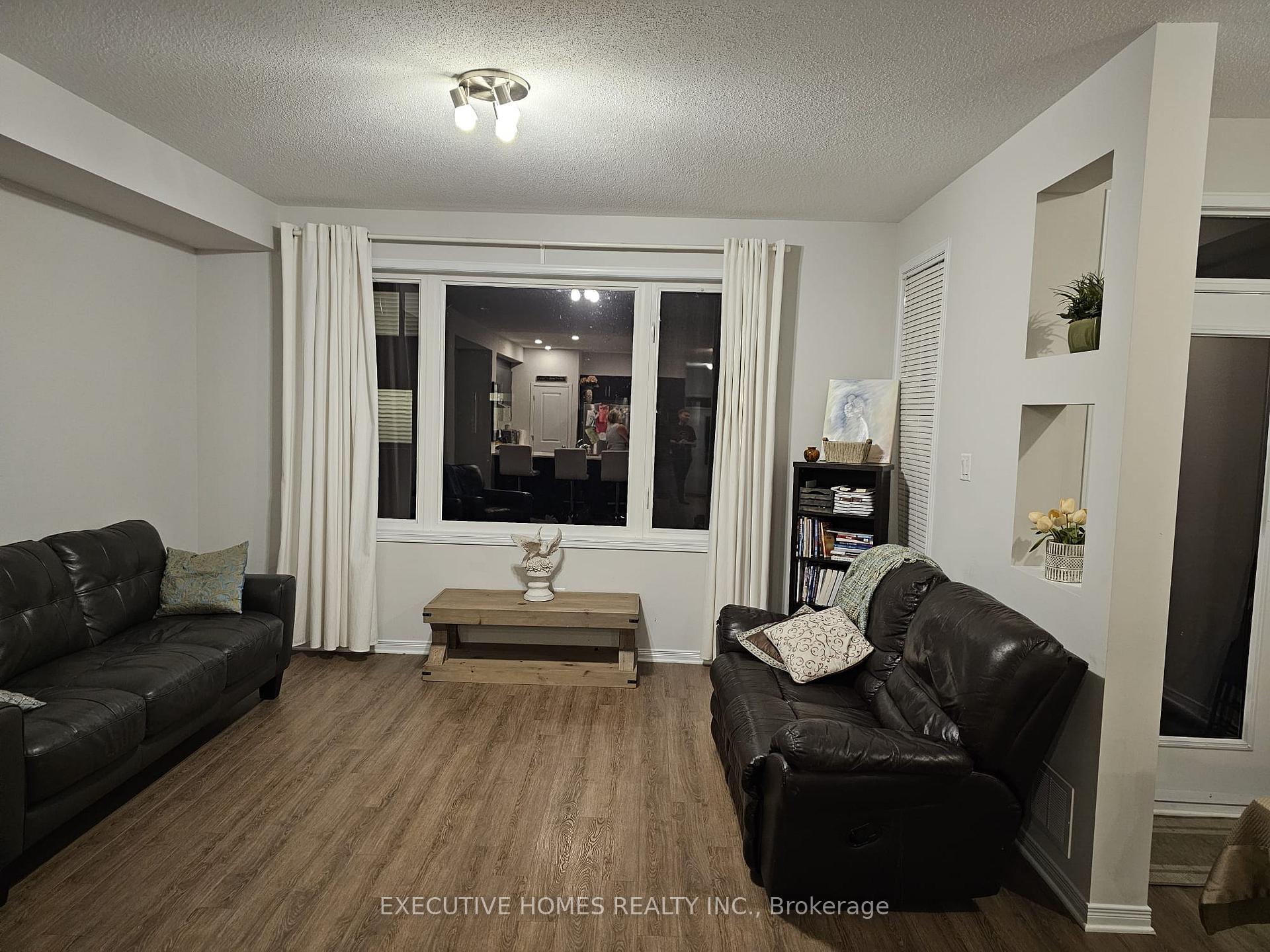 Photo 3 of 417 Cope Road, Ottawa, Kanata - Emerald Meadows/Trailwest — HOMEH