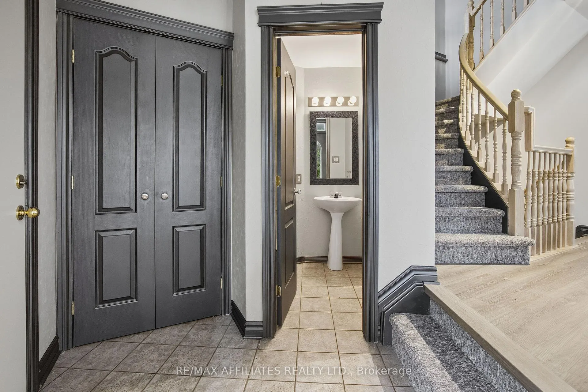 Photo 4 of 137 Hearst Way, Ottawa, Kanata - Katimavik — HOMEH