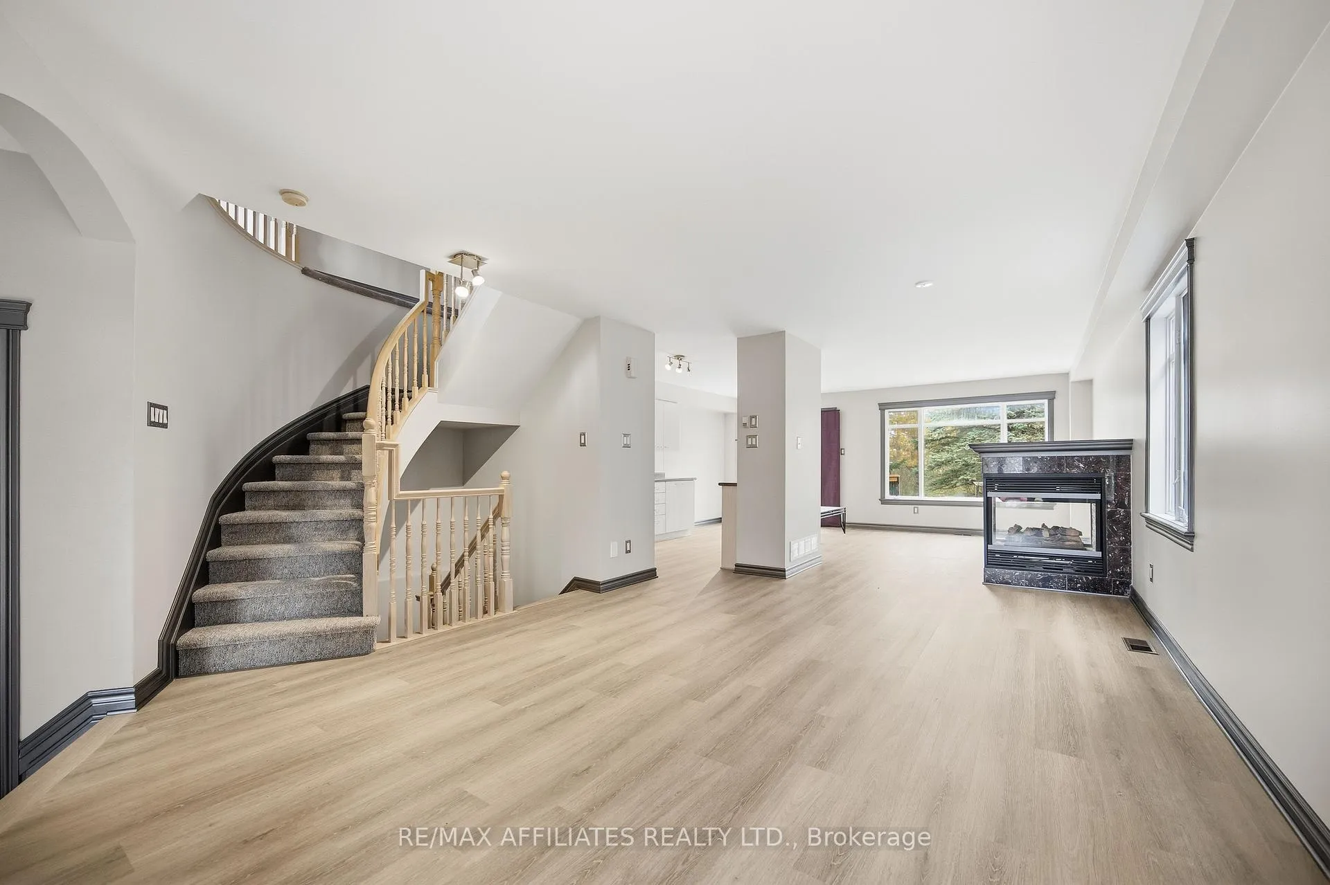 Photo 6 of 137 Hearst Way, Ottawa, Kanata - Katimavik — HOMEH