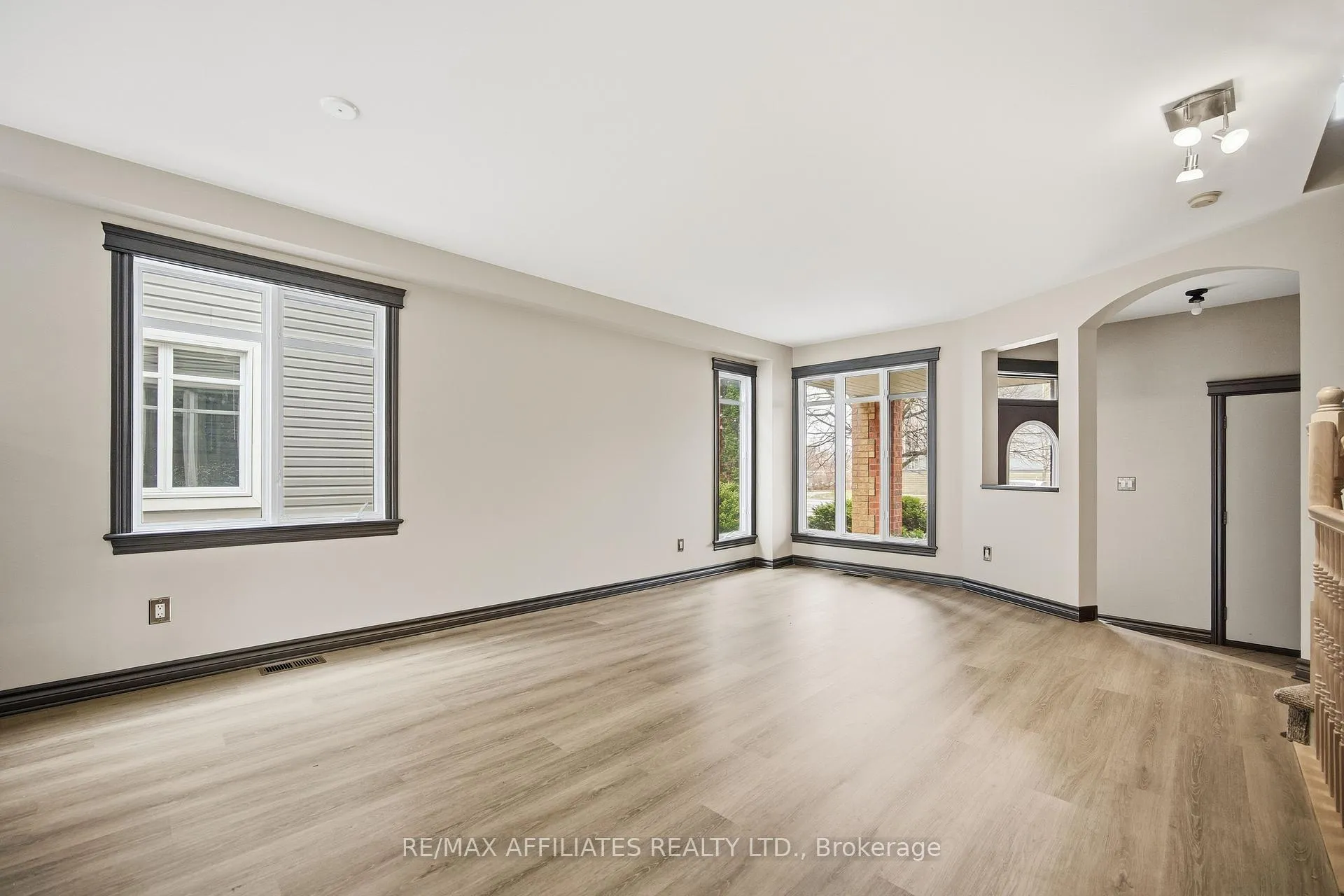 Photo 7 of 137 Hearst Way, Ottawa, Kanata - Katimavik — HOMEH