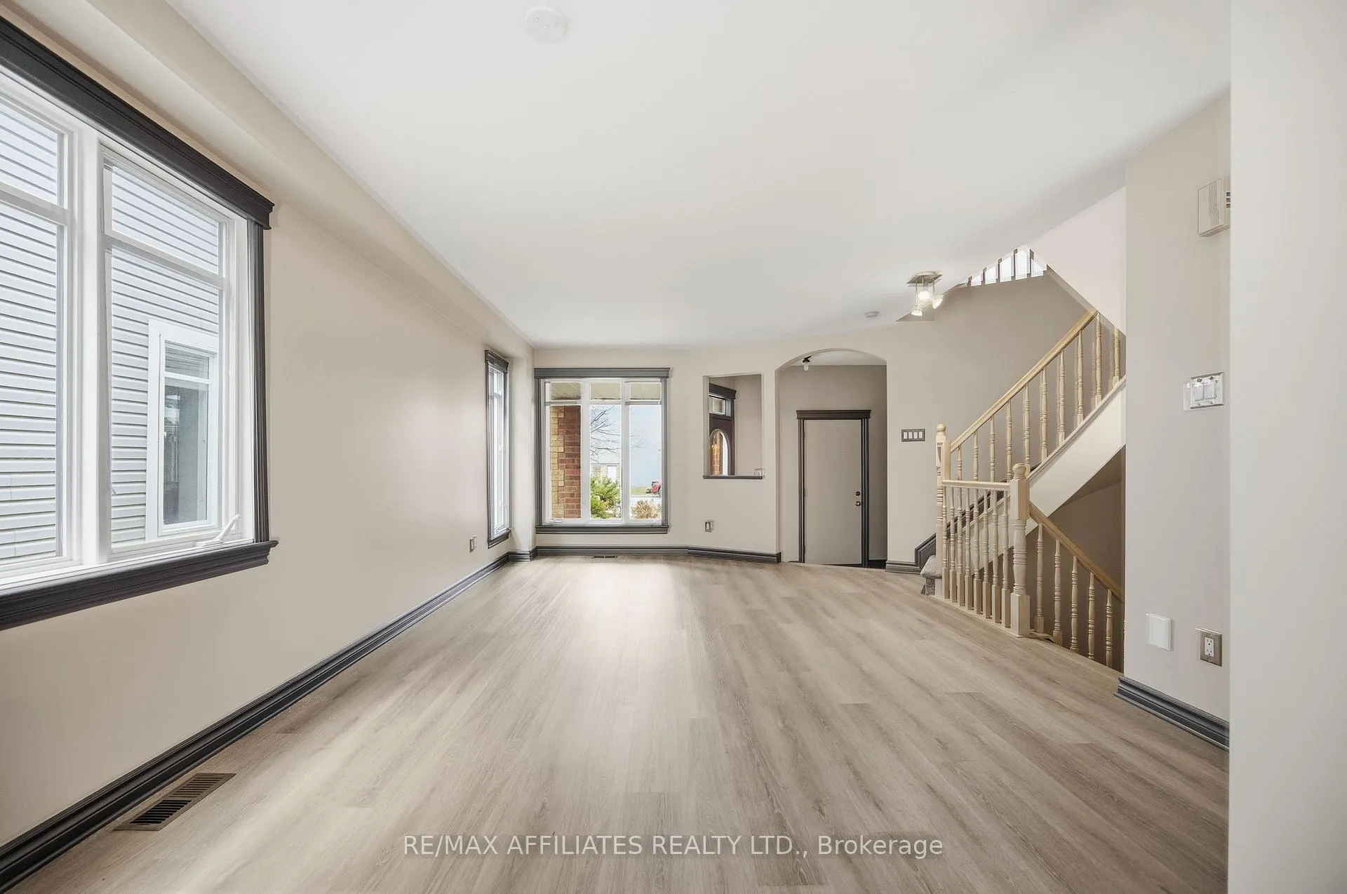 Photo 9 of 137 Hearst Way, Ottawa, Kanata - Katimavik — HOMEH