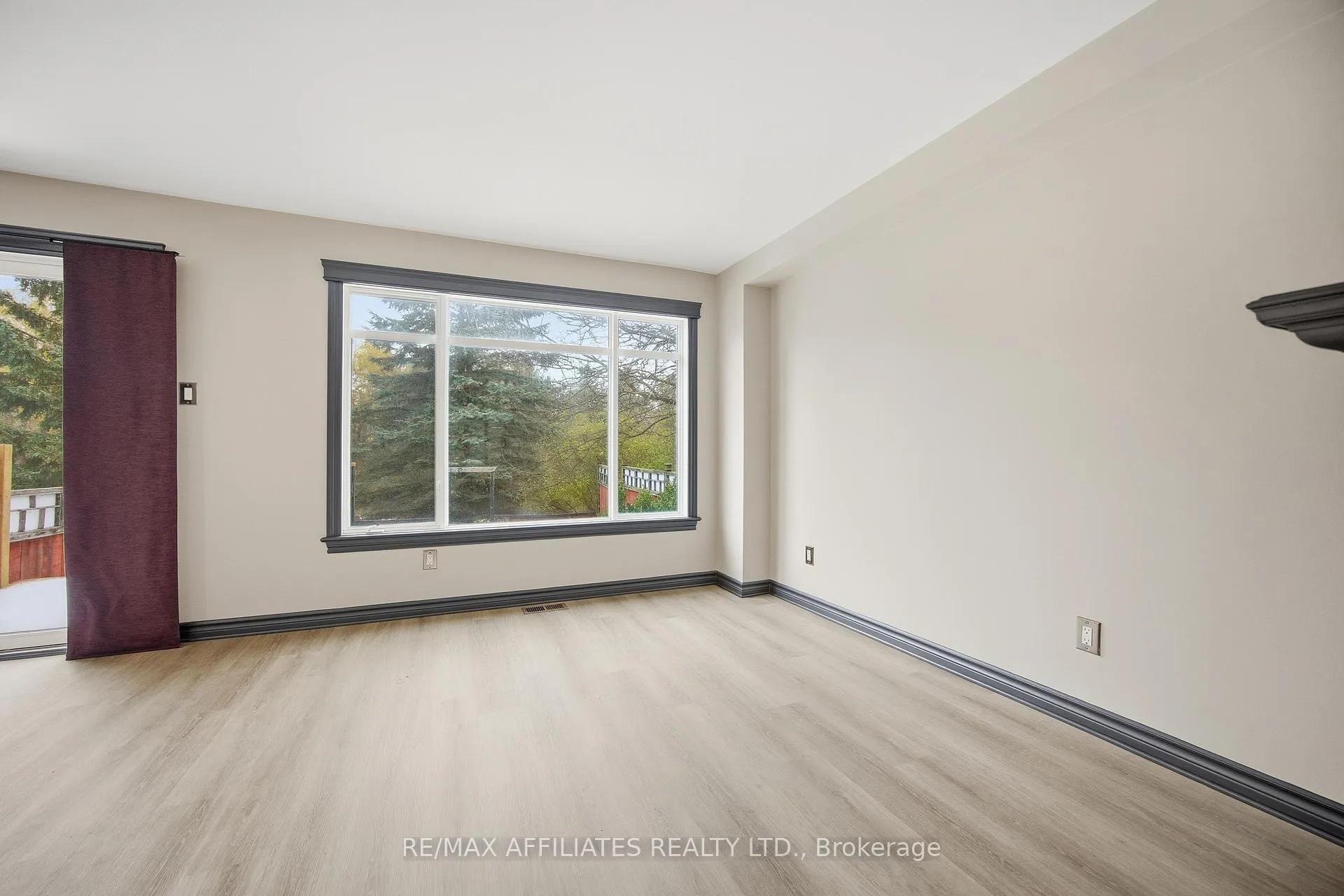 Photo 13 of 137 Hearst Way, Ottawa, Kanata - Katimavik — HOMEH