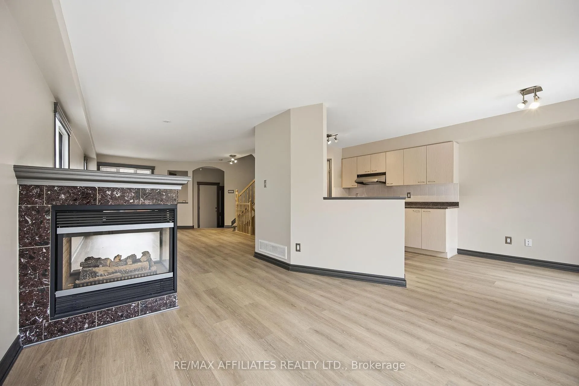 Photo 14 of 137 Hearst Way, Ottawa, Kanata - Katimavik — HOMEH