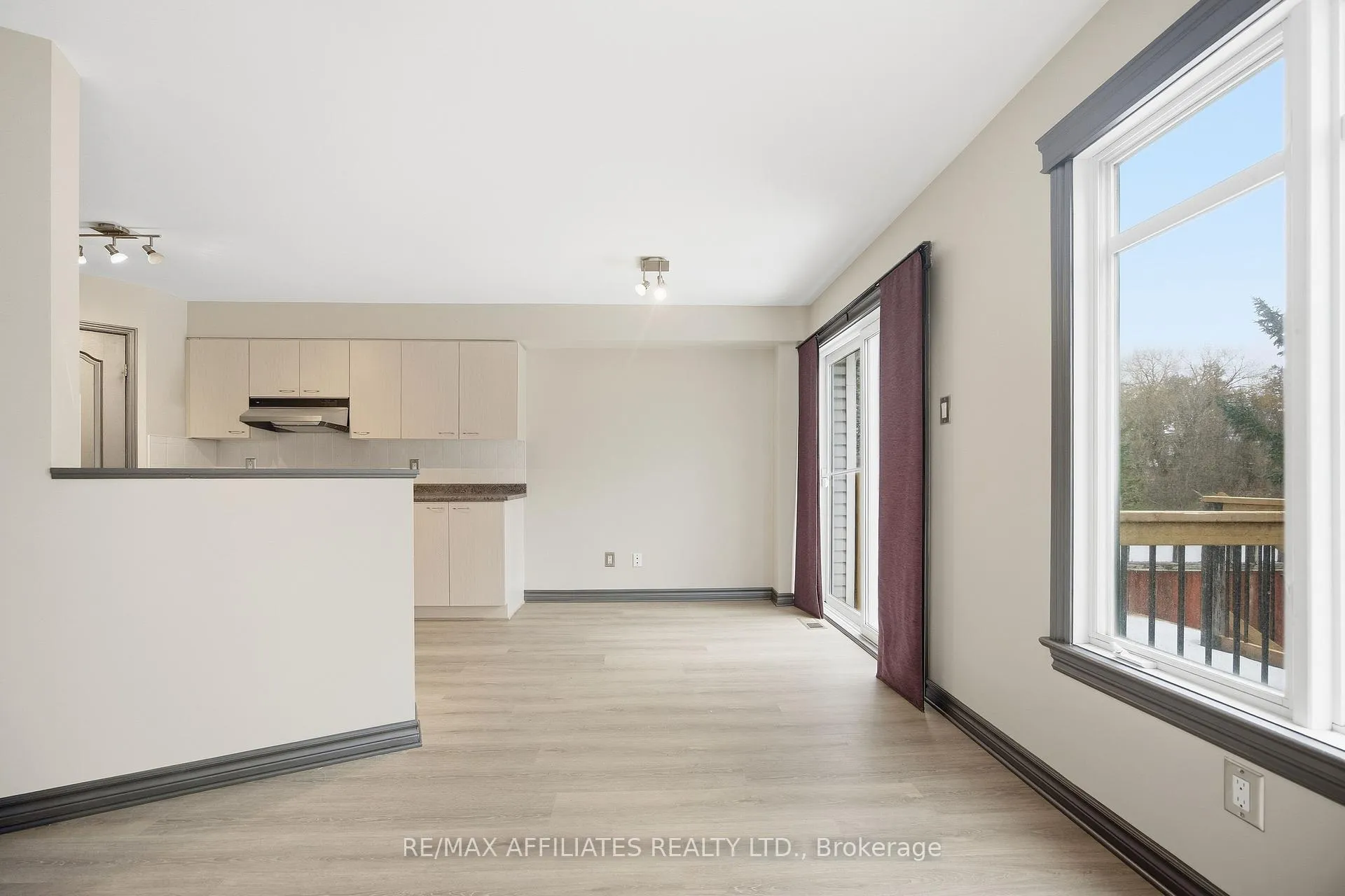 Photo 15 of 137 Hearst Way, Ottawa, Kanata - Katimavik — HOMEH