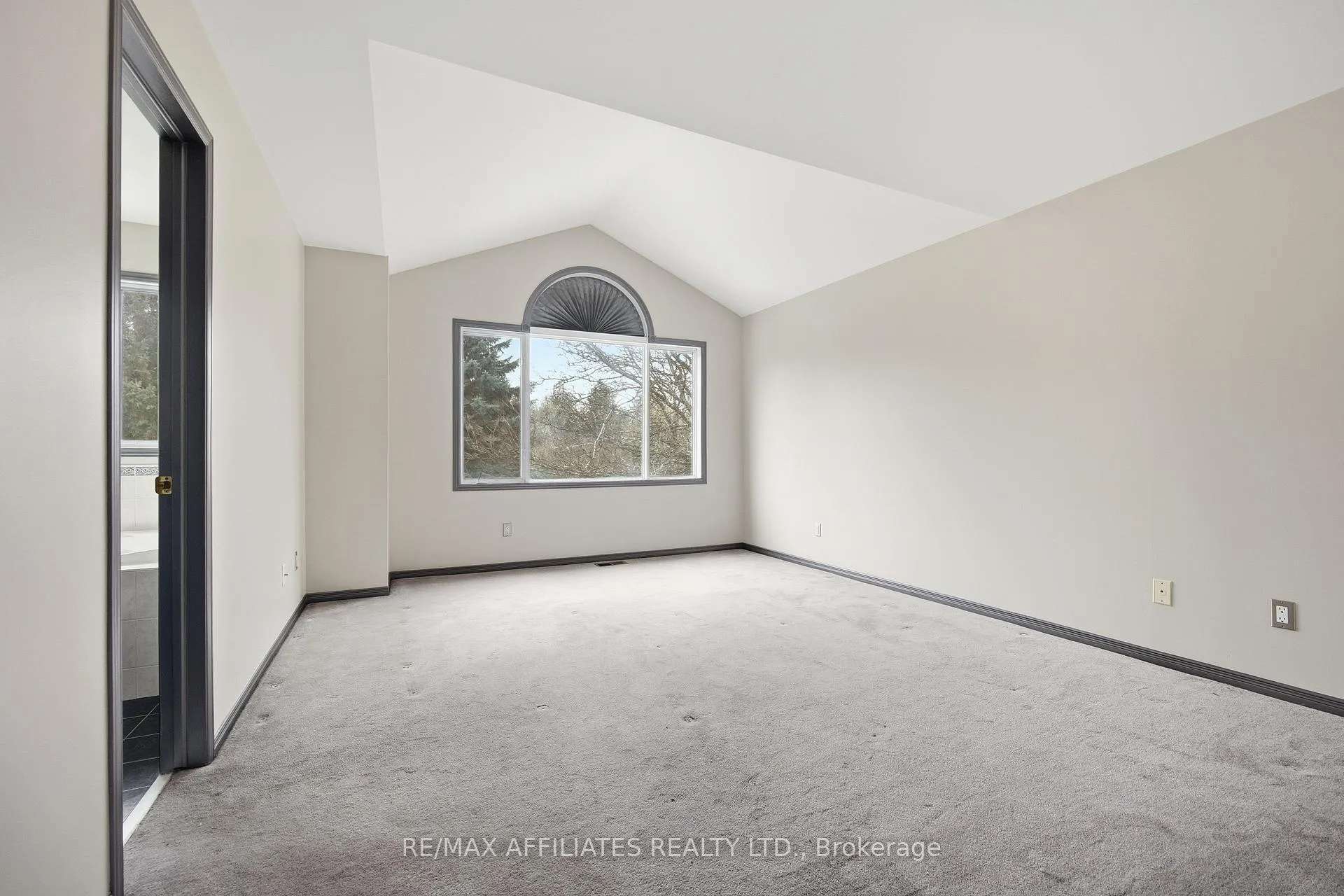 Photo 21 of 137 Hearst Way, Ottawa, Kanata - Katimavik — HOMEH