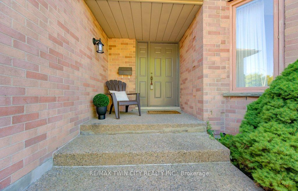 Photo 2 of 53 Lynnvalley Crescent, Kitchener — HOMEH