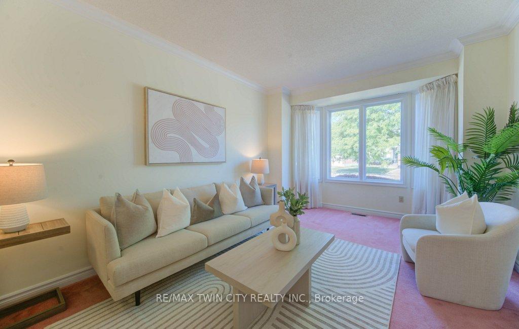 Photo 3 of 53 Lynnvalley Crescent, Kitchener — HOMEH