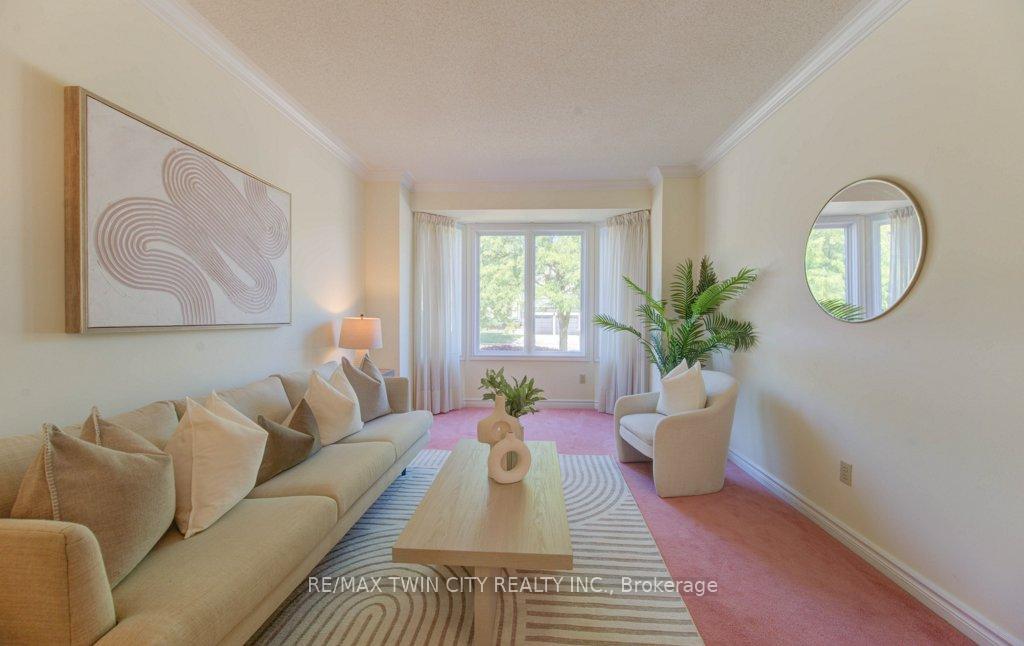 Photo 4 of 53 Lynnvalley Crescent, Kitchener — HOMEH