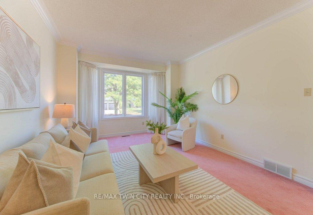 Photo 5 of 53 Lynnvalley Crescent, Kitchener — HOMEH