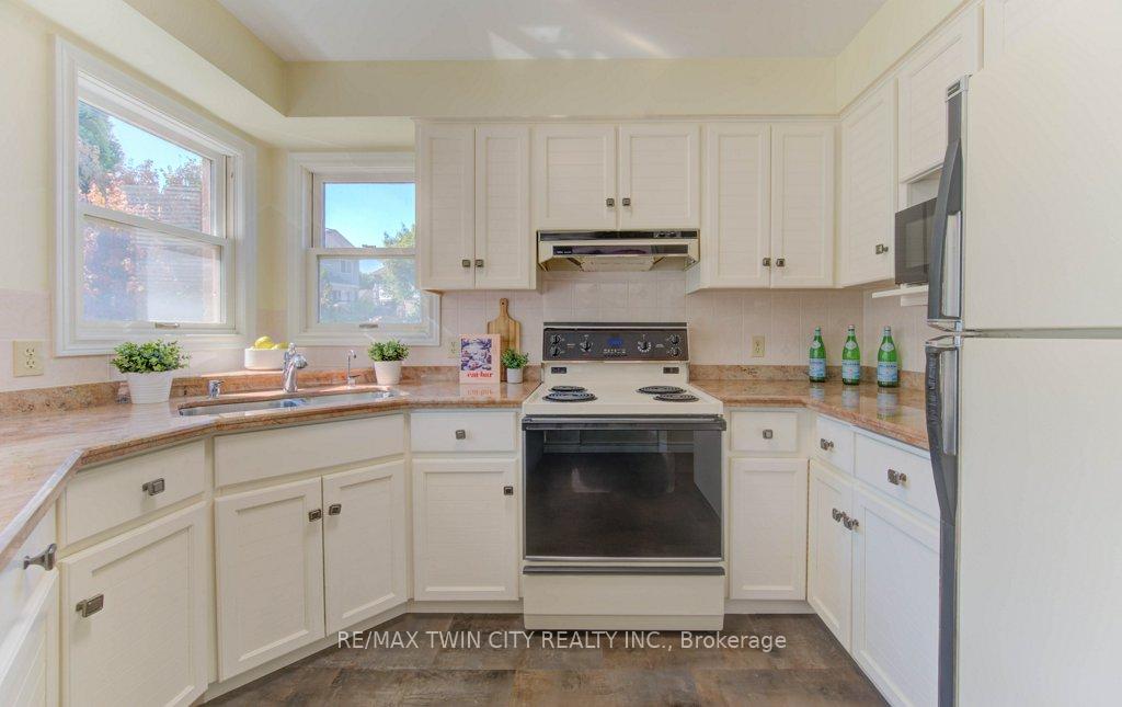 Photo 10 of 53 Lynnvalley Crescent, Kitchener — HOMEH