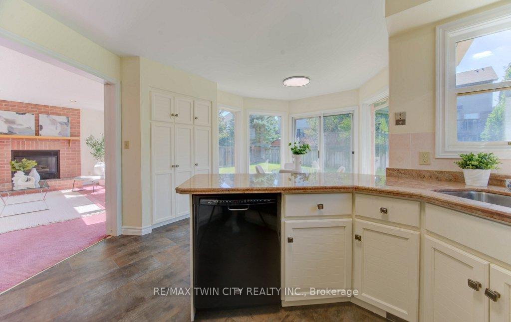 Photo 11 of 53 Lynnvalley Crescent, Kitchener — HOMEH