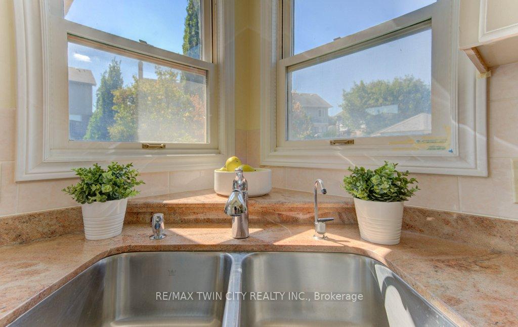 Photo 12 of 53 Lynnvalley Crescent, Kitchener — HOMEH
