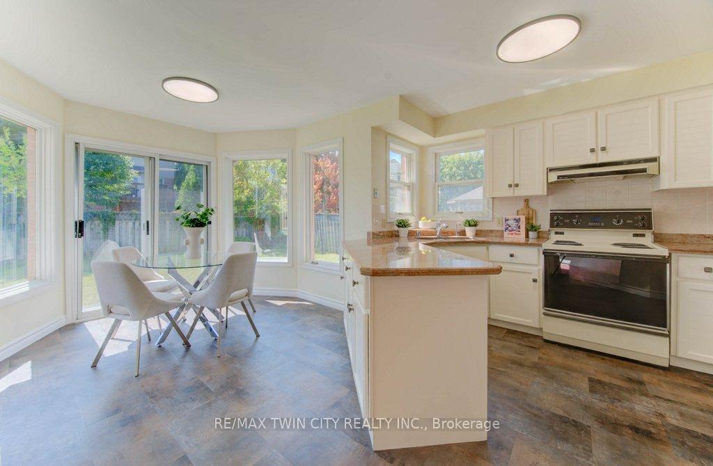 Photo 14 of 53 Lynnvalley Crescent, Kitchener — HOMEH