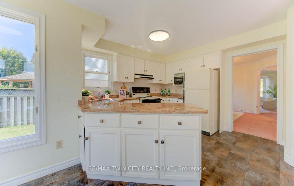 Photo 15 of 53 Lynnvalley Crescent, Kitchener — HOMEH