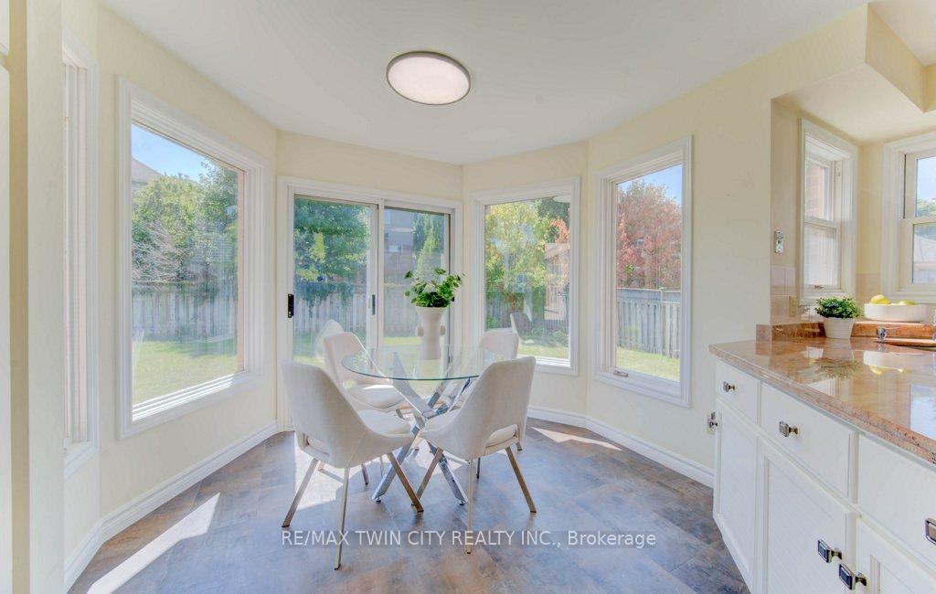 Photo 16 of 53 Lynnvalley Crescent, Kitchener — HOMEH