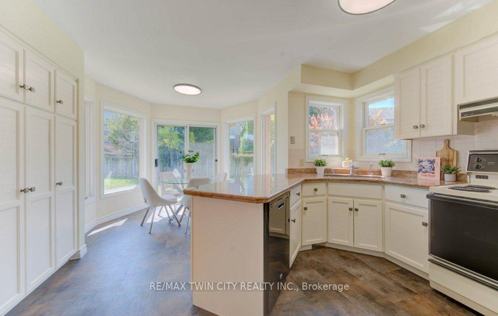 Photo 18 of 53 Lynnvalley Crescent, Kitchener — HOMEH