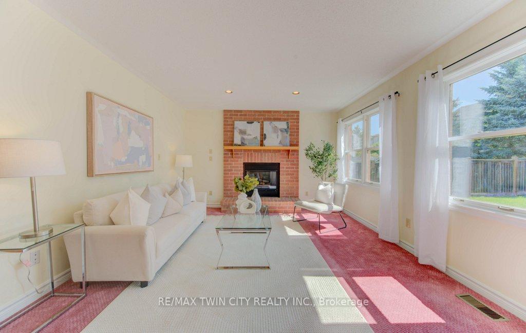 Photo 20 of 53 Lynnvalley Crescent, Kitchener — HOMEH