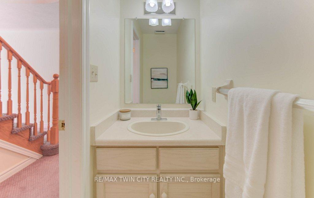 Photo 24 of 53 Lynnvalley Crescent, Kitchener — HOMEH