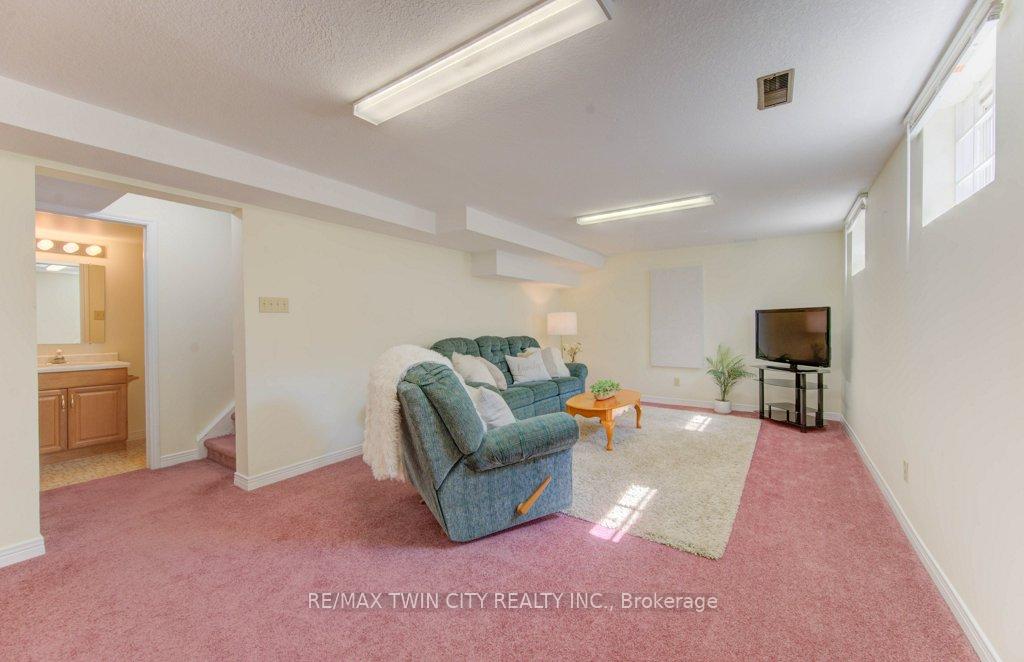 Photo 38 of 53 Lynnvalley Crescent, Kitchener — HOMEH