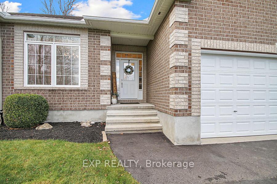 Photo 2 of 6654 Stillwood Drive, Ottawa, North Gower — HOMEH