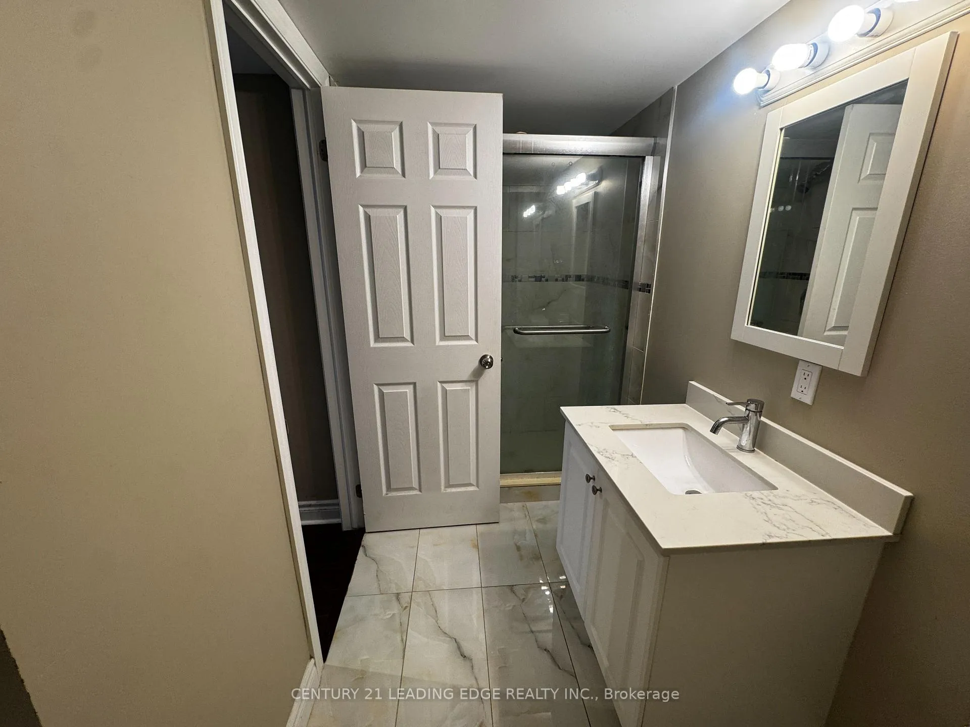 Photo 5 of Unit First Floor, 13 Prince William Drive, Markham, Village Green-South Unionville — HOMEH