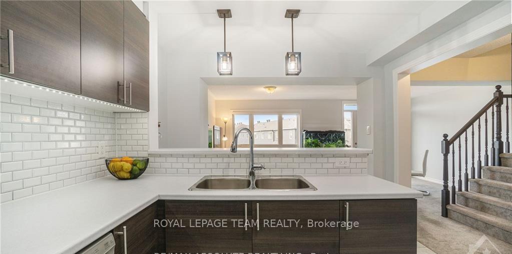 Photo 5 of 62 Feathertop Lane, Ottawa, Kanata - Emerald Meadows/Trailwest — HOMEH