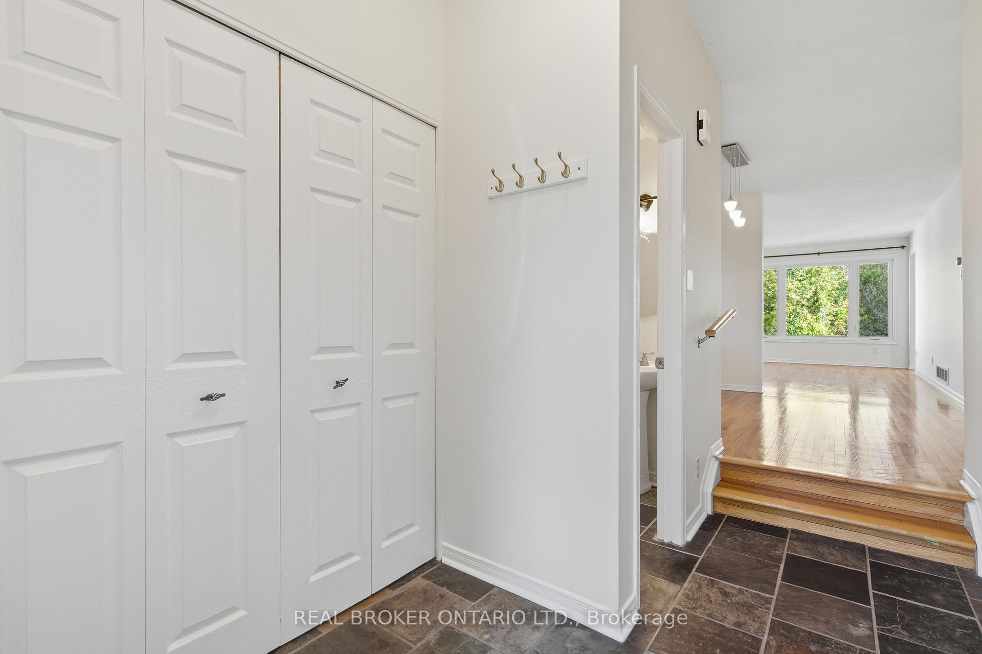 Photo 4 of 73 Banchory Crescent, Ottawa, Kanata - Morgan's Grant/South March — HOMEH