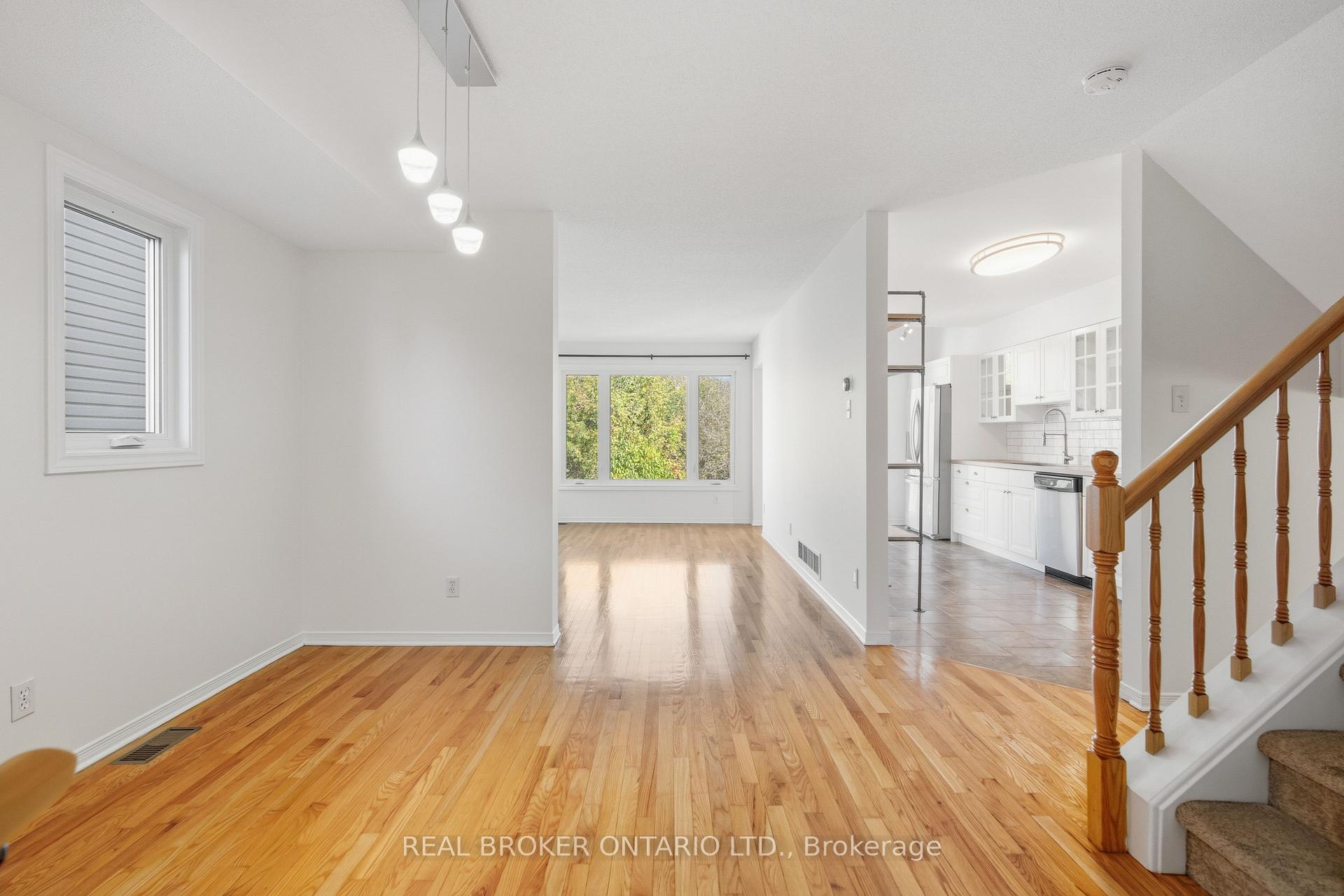Photo 5 of 73 Banchory Crescent, Ottawa, Kanata - Morgan's Grant/South March — HOMEH