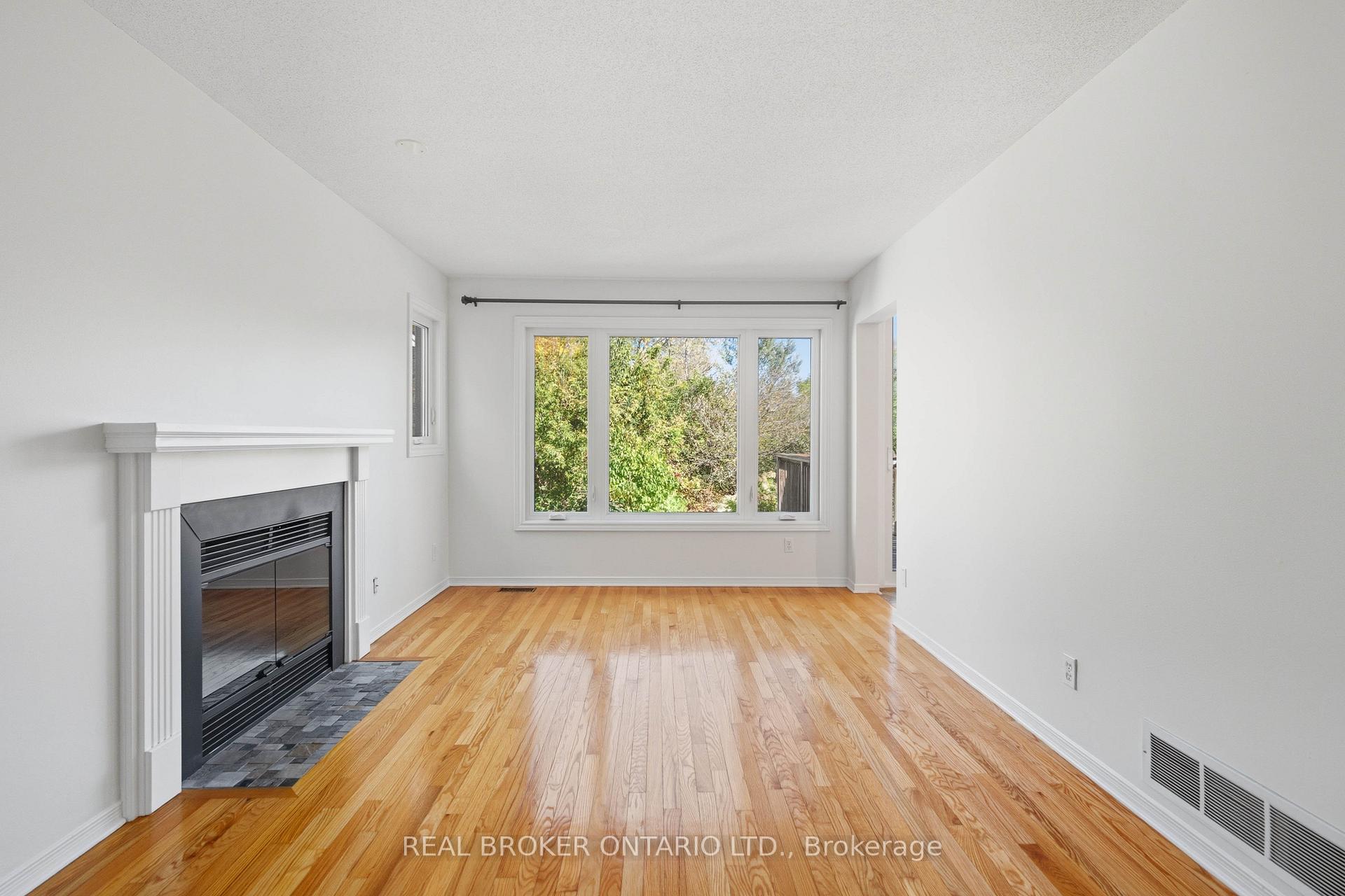 Photo 10 of 73 Banchory Crescent, Ottawa, Kanata - Morgan's Grant/South March — HOMEH