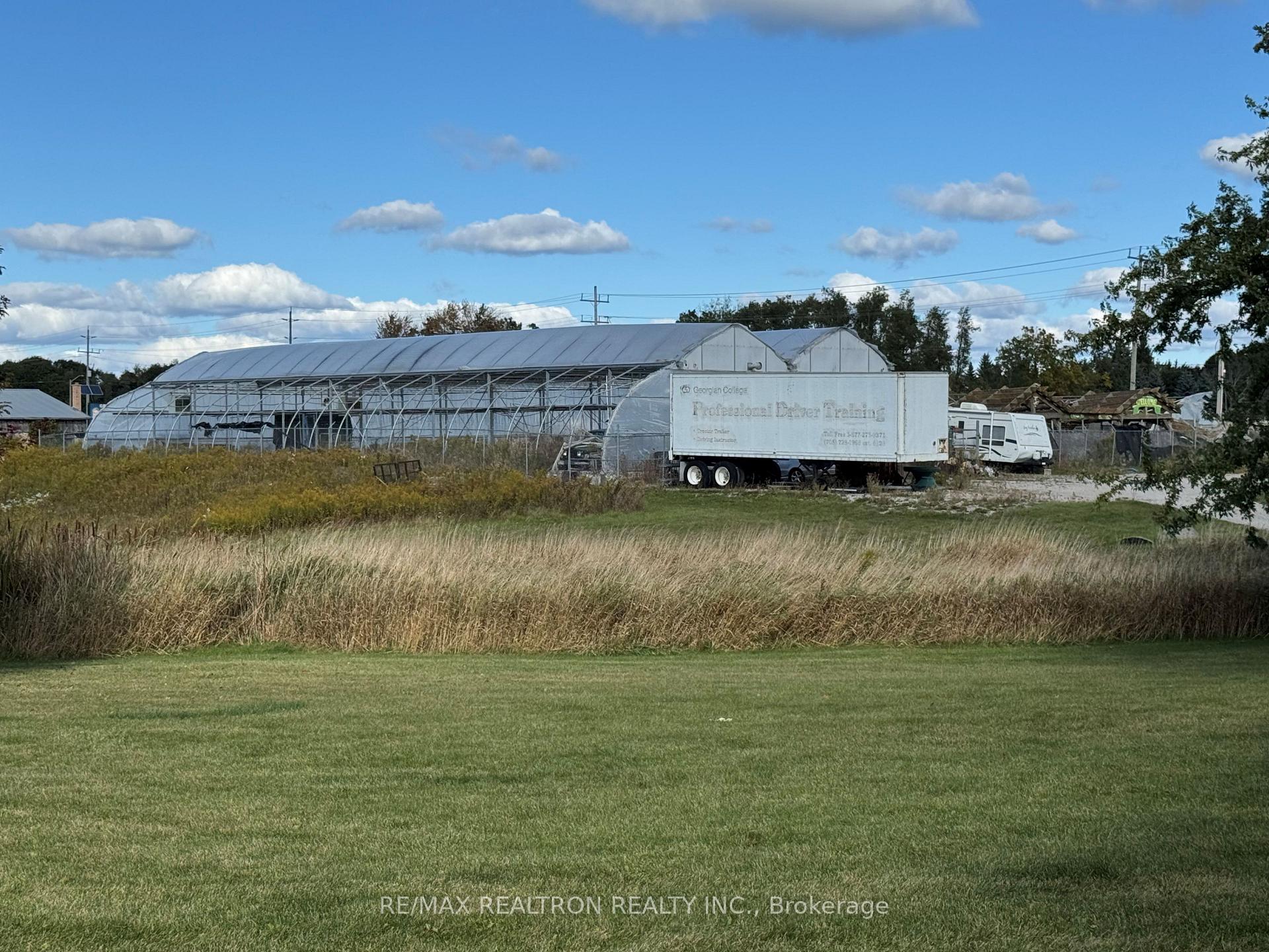 Photo 4 of 5096 Yonge Street, Innisfil, Rural Innisfil — HOMEH