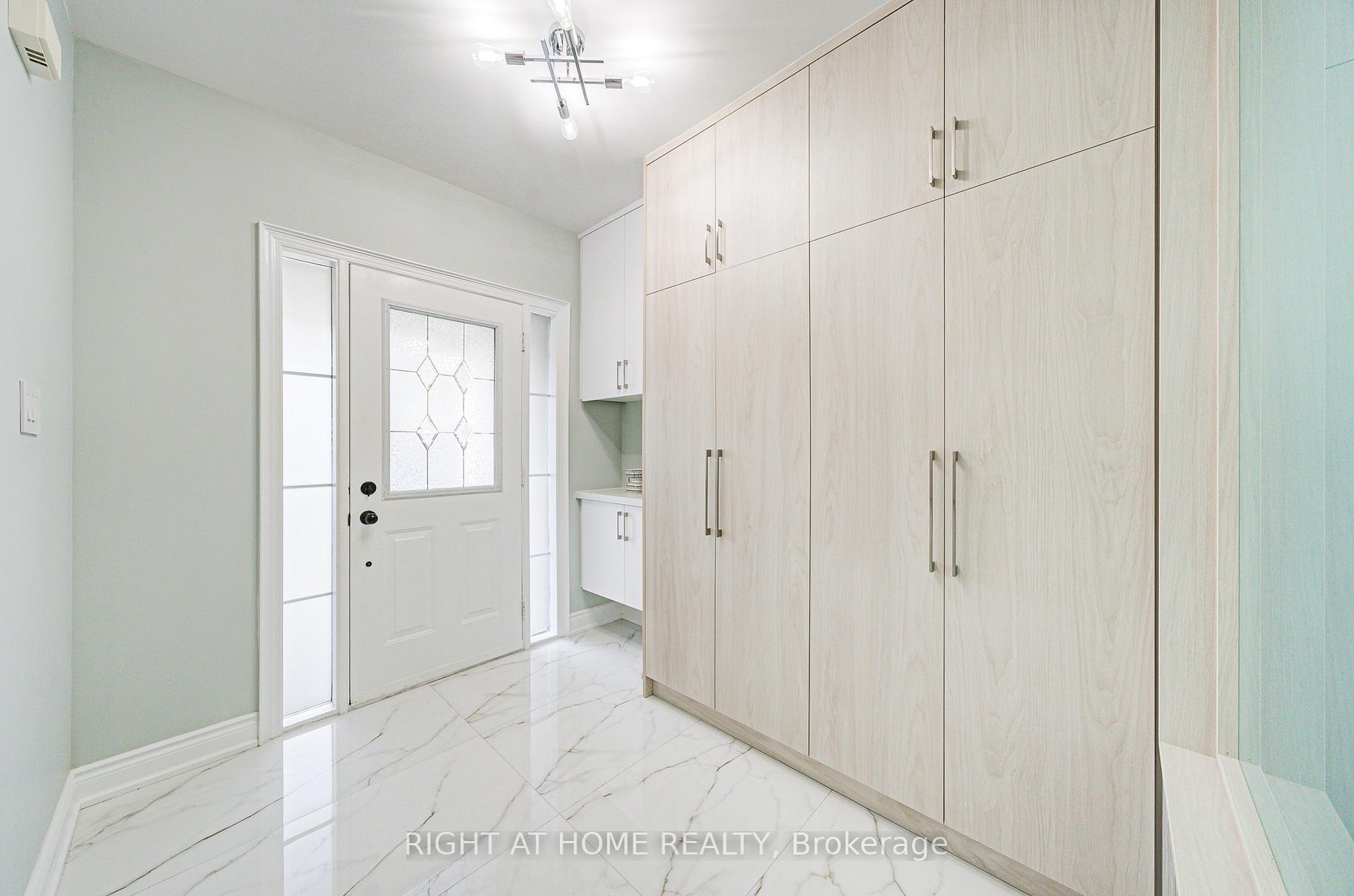 Photo 4 of 165 Trail Ridge Lane, Markham, Berczy — HOMEH