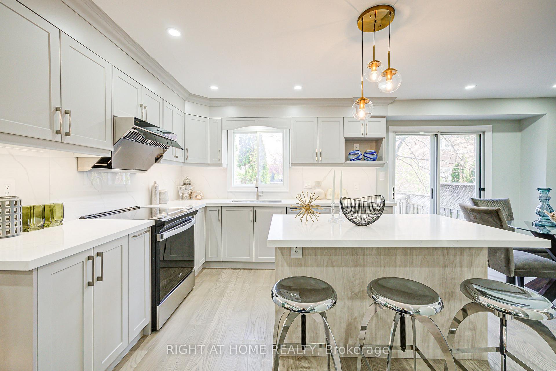 Photo 13 of 165 Trail Ridge Lane, Markham, Berczy — HOMEH