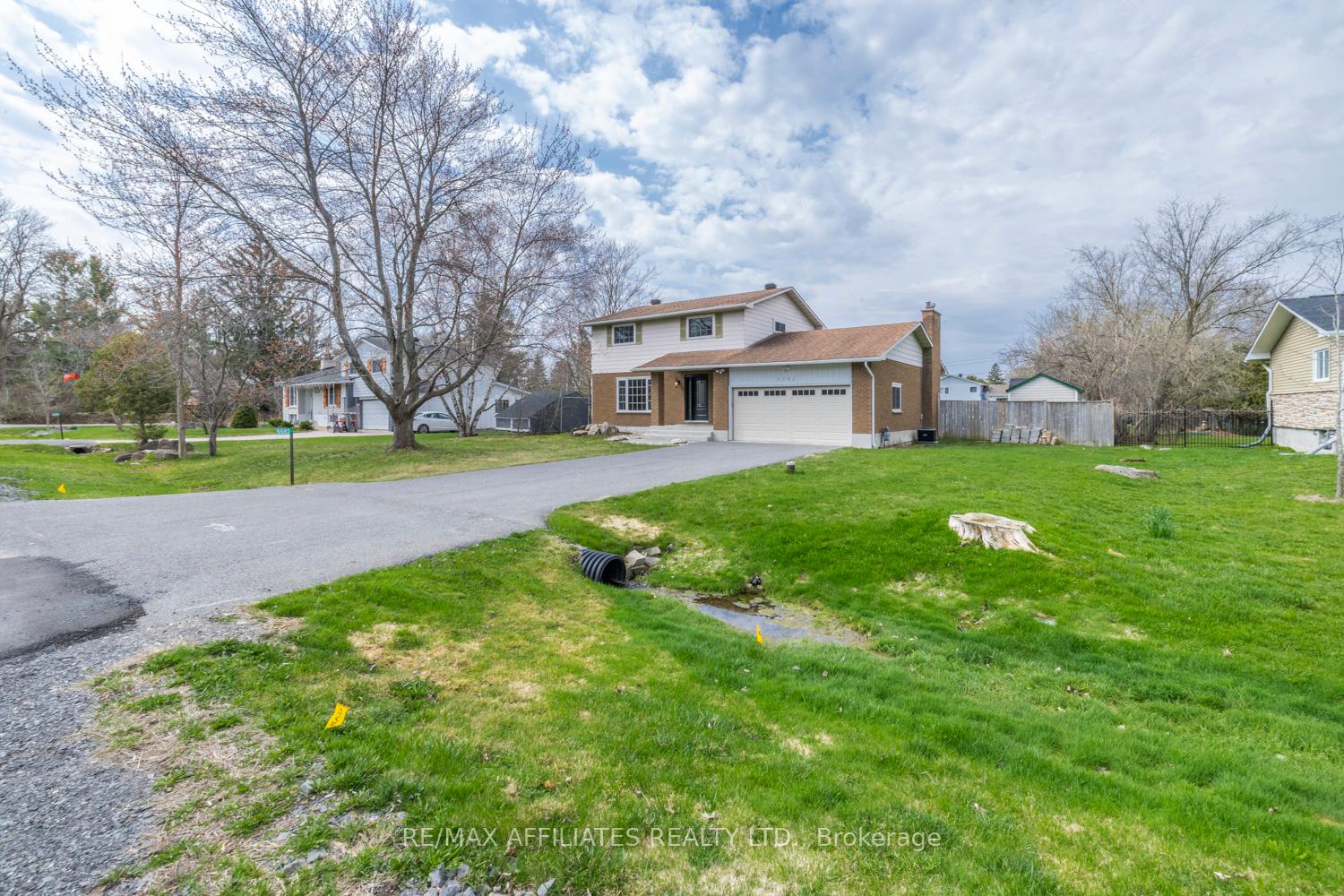 Photo 2 of 5582 Van Vliet Road, Ottawa, Manotick Long Island & Nicholls Island — HOMEH