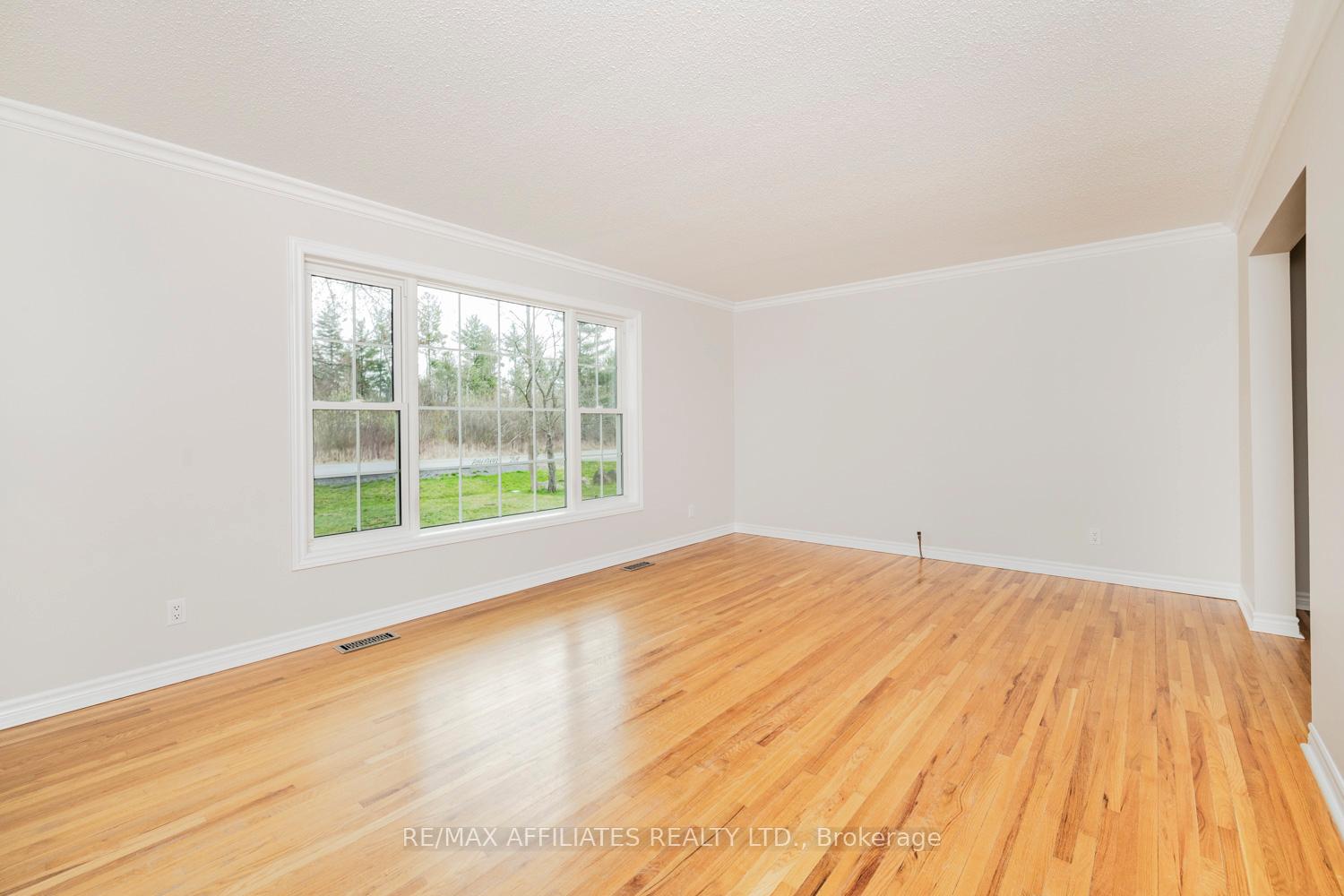 Photo 7 of 5582 Van Vliet Road, Ottawa, Manotick Long Island & Nicholls Island — HOMEH