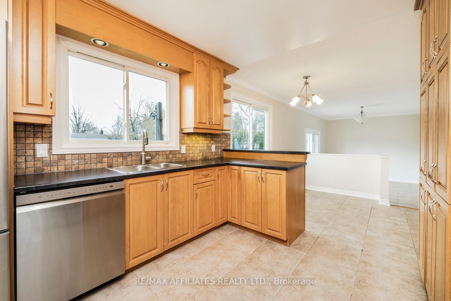 Photo 14 of 5582 Van Vliet Road, Ottawa, Manotick Long Island & Nicholls Island — HOMEH