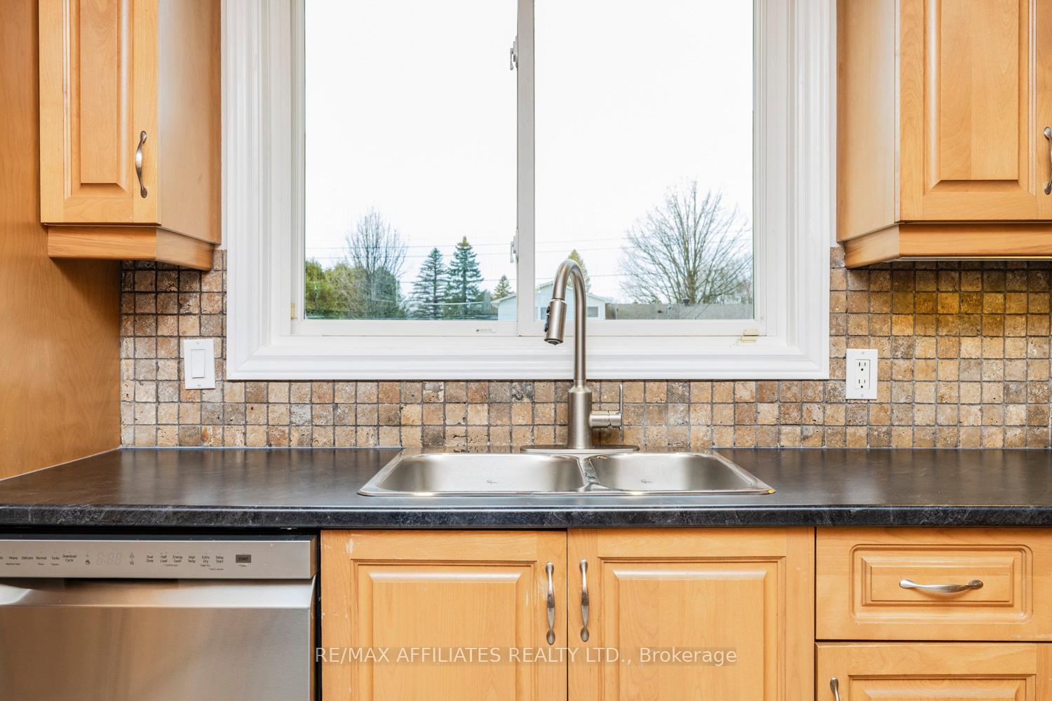 Photo 15 of 5582 Van Vliet Road, Ottawa, Manotick Long Island & Nicholls Island — HOMEH