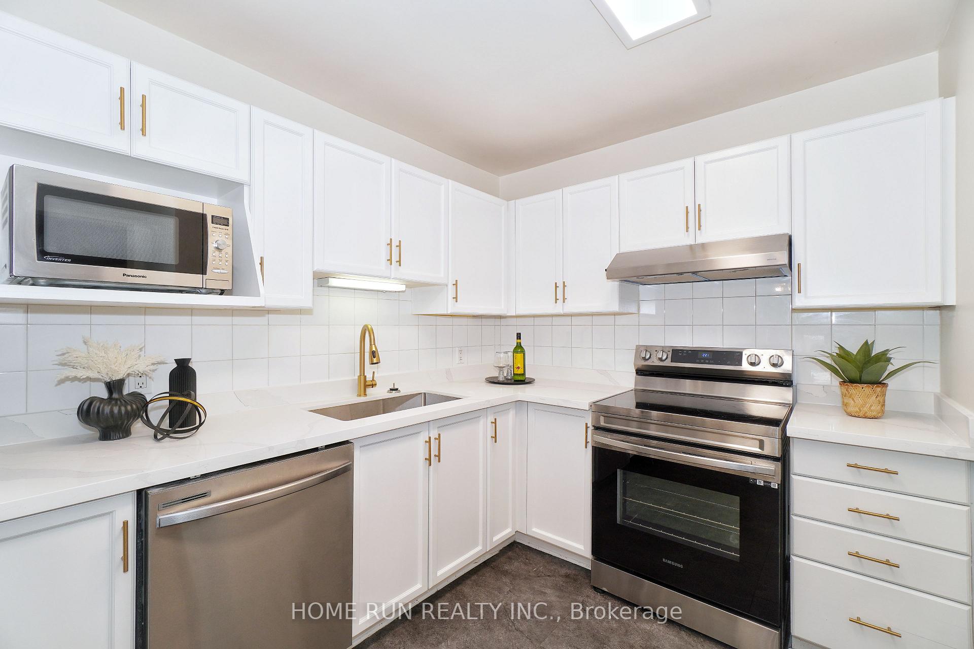 Photo 5 of 112 Cedarock Drive, Ottawa, Kanata - Bridlewood — HOMEH