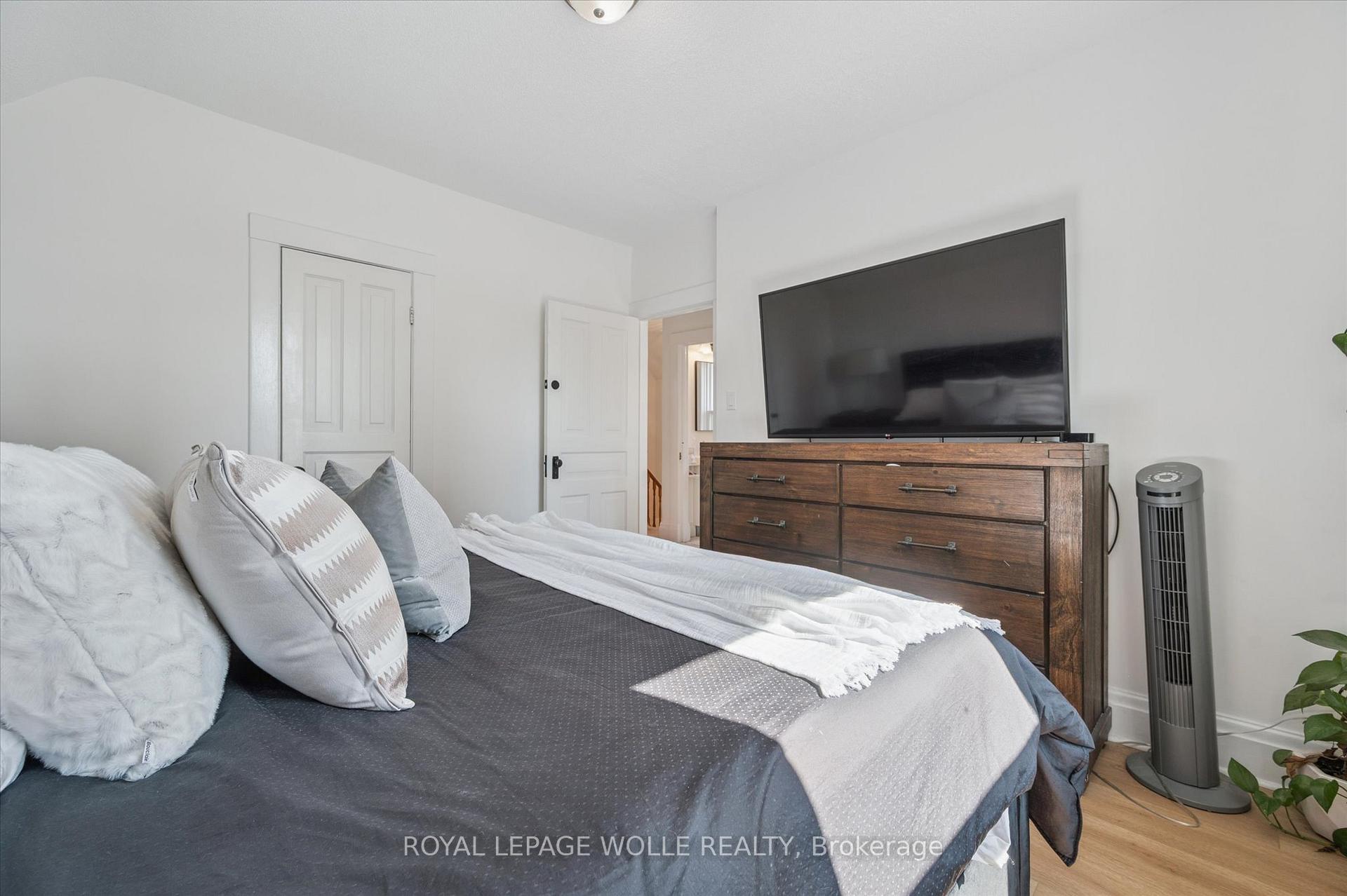 Photo 26 of 233 Duke Street E, Kitchener — HOMEH